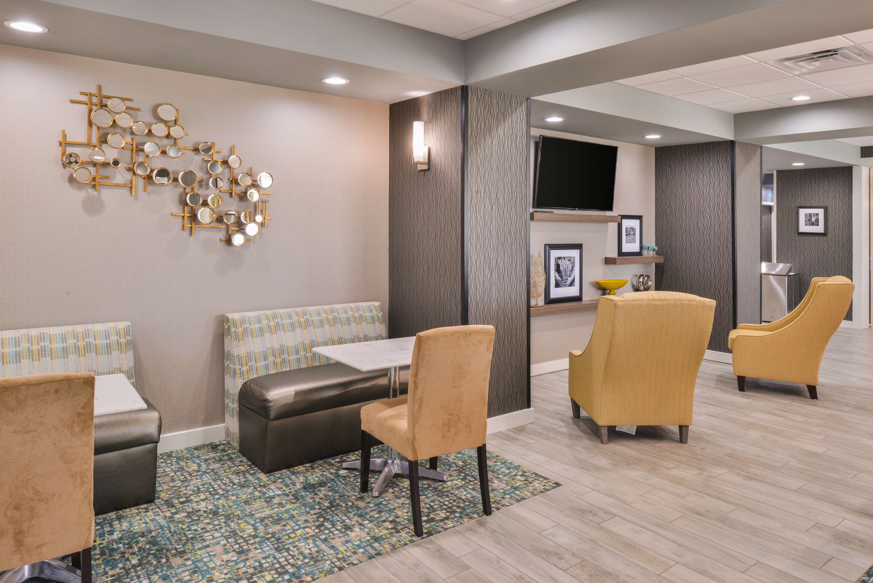 Lobby | Hampton Inn Emporia