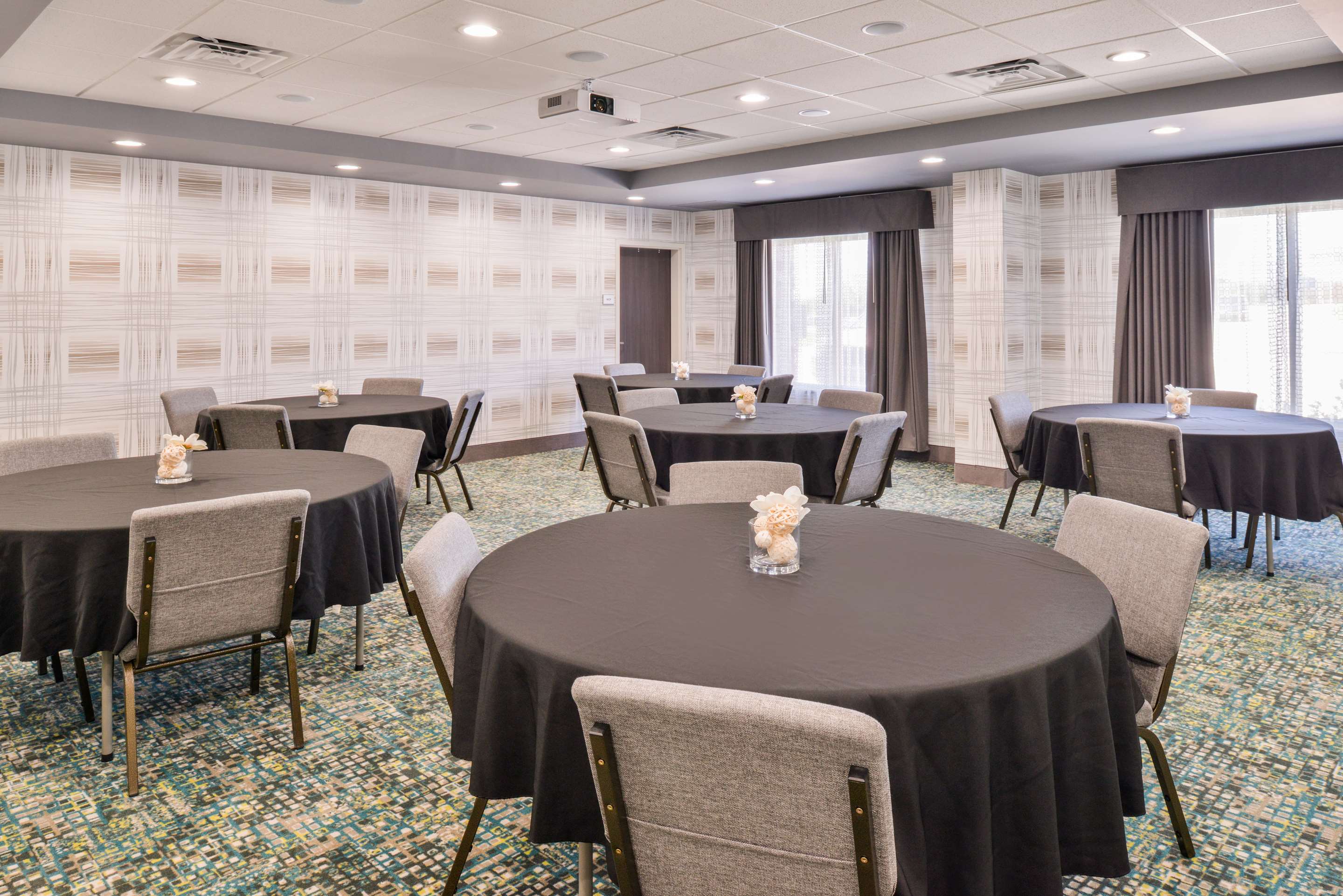 Meeting Room | Hampton Inn Emporia