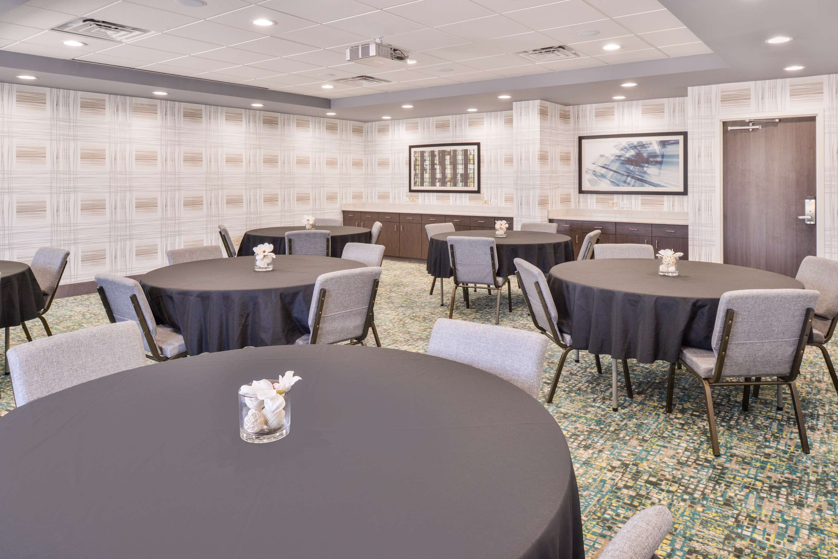 Meeting Room | Hampton Inn Emporia