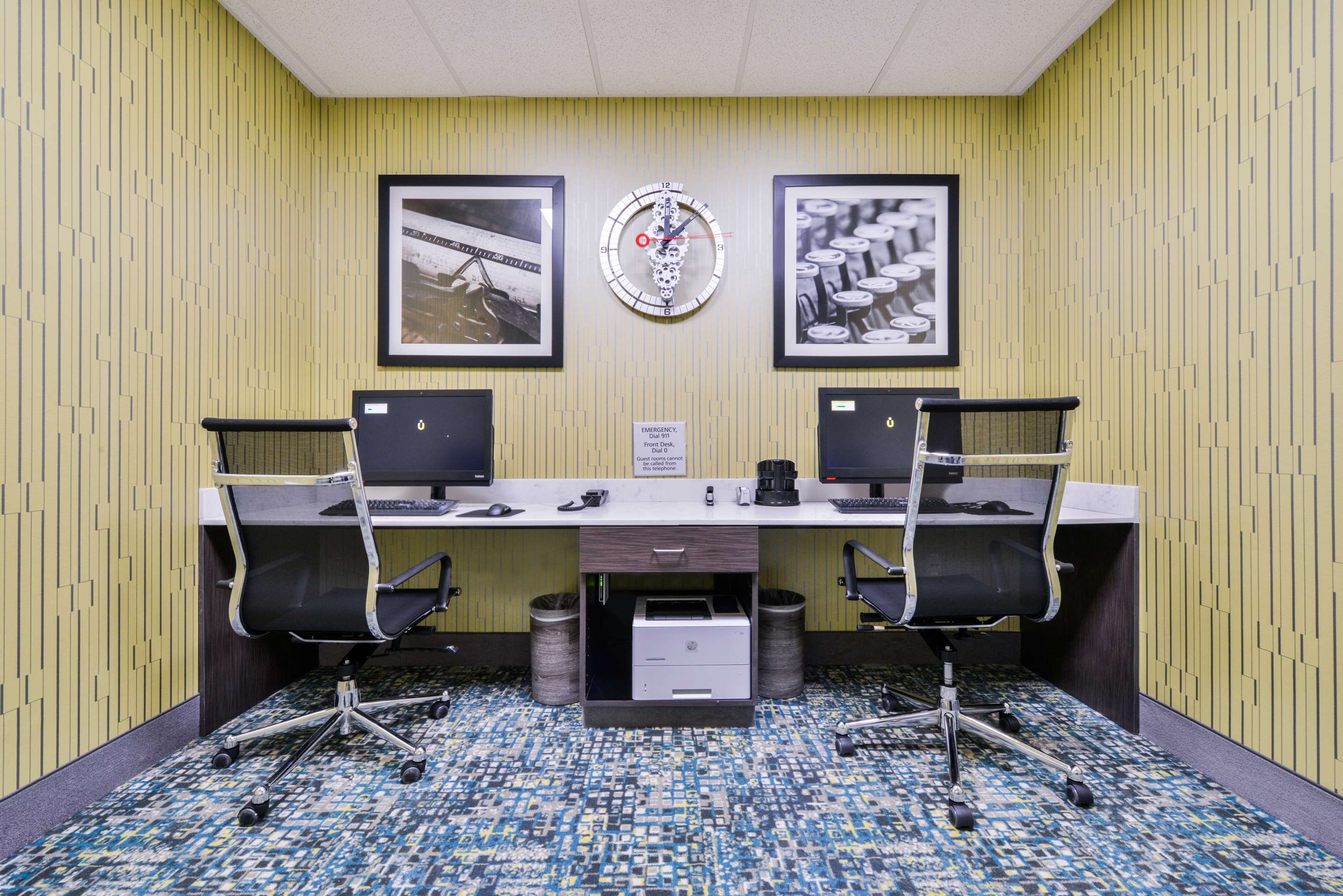 Business Center | Hampton Inn Emporia