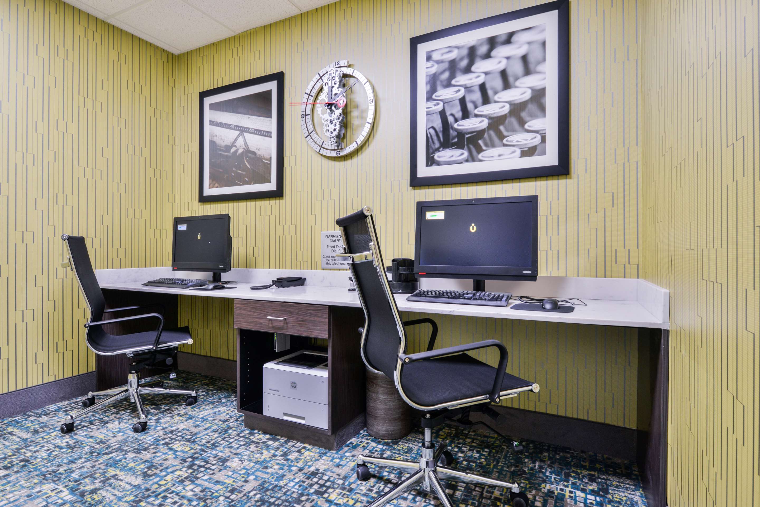 Business Center | Hampton Inn Emporia