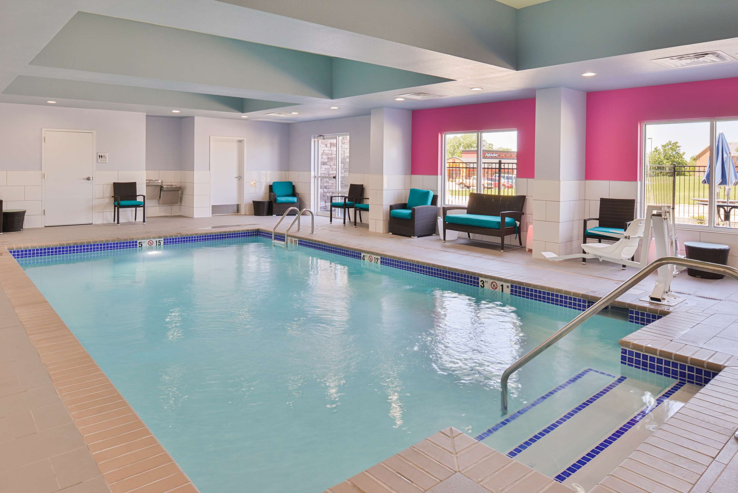 Pool | Hampton Inn Emporia