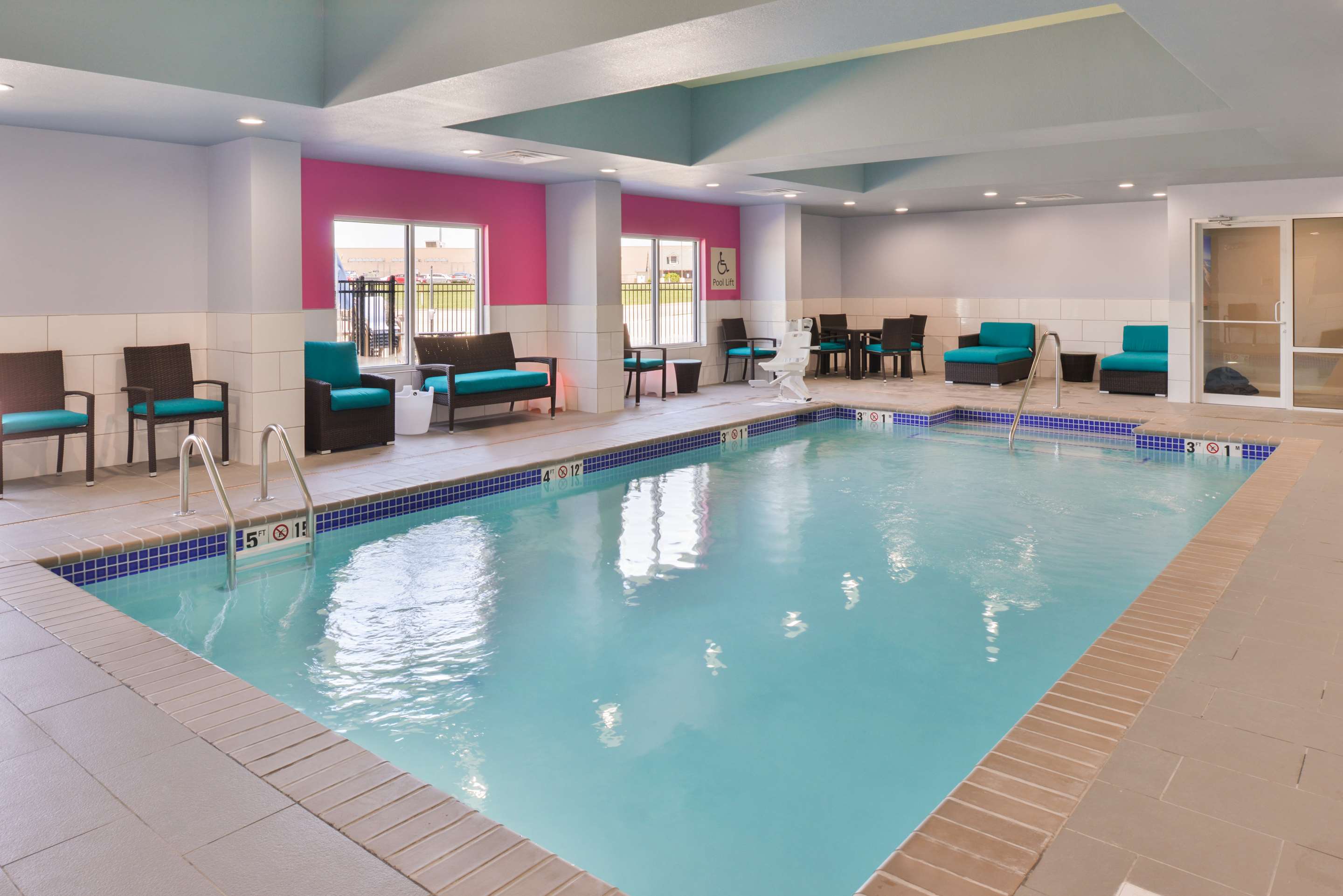 Pool | Hampton Inn Emporia