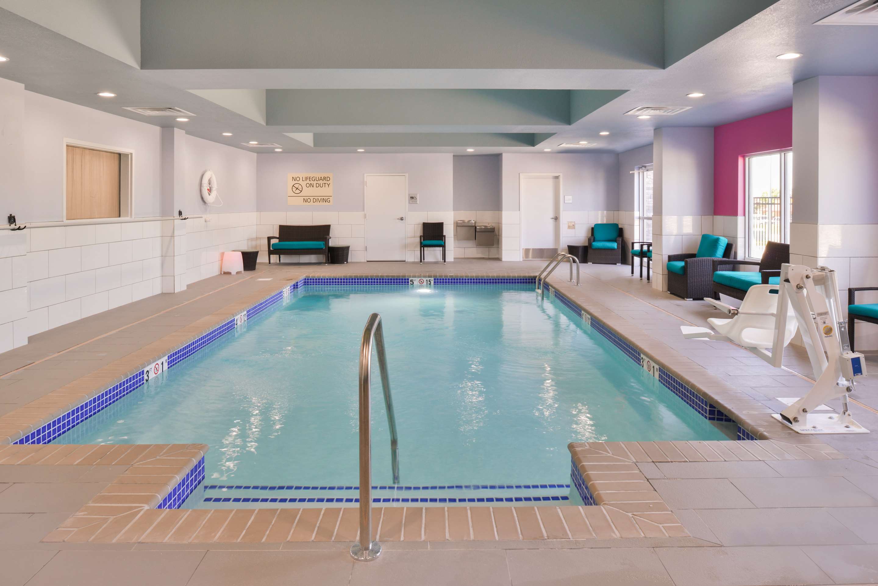 Pool | Hampton Inn Emporia