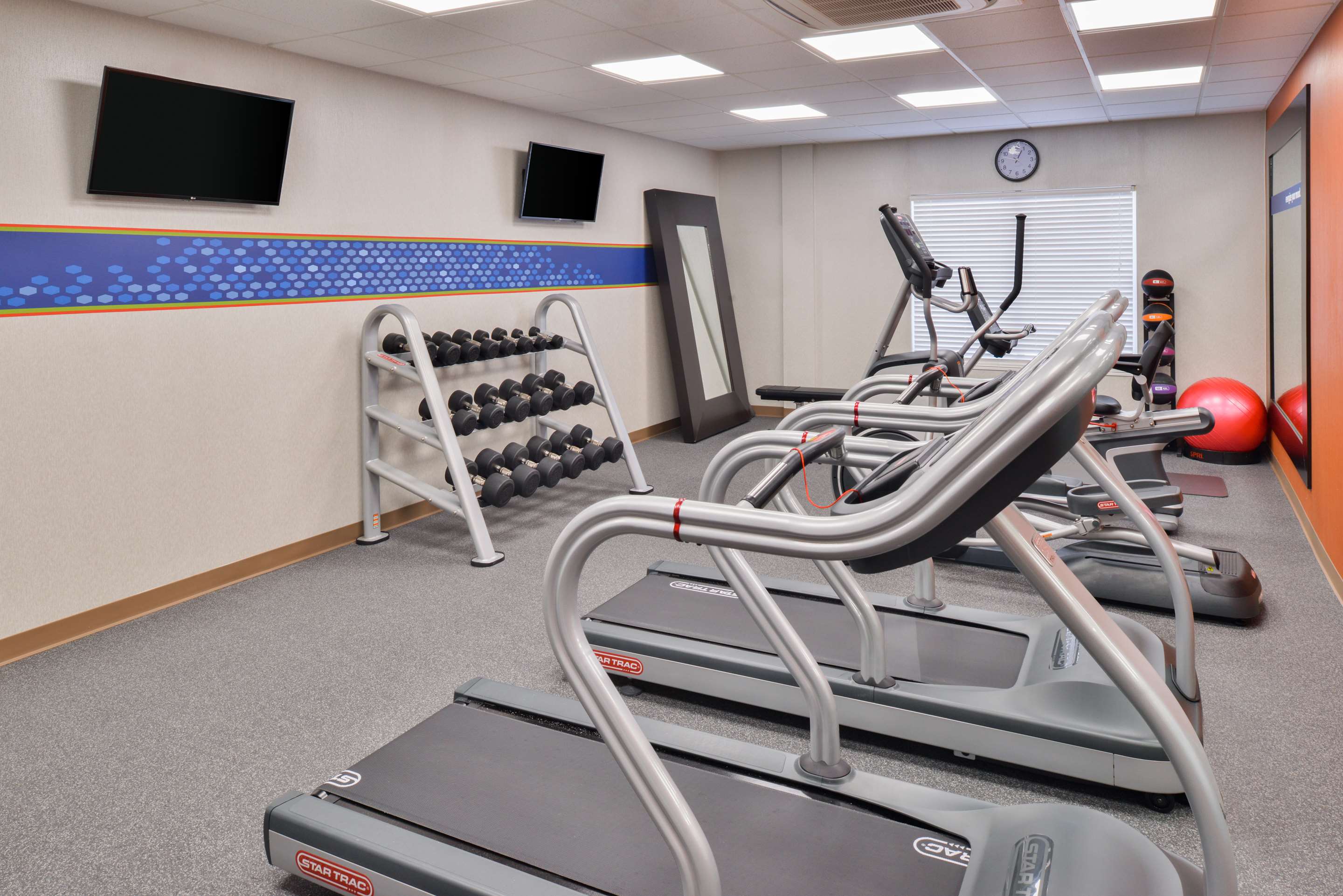Health club fitness center gym | Hampton Inn Emporia