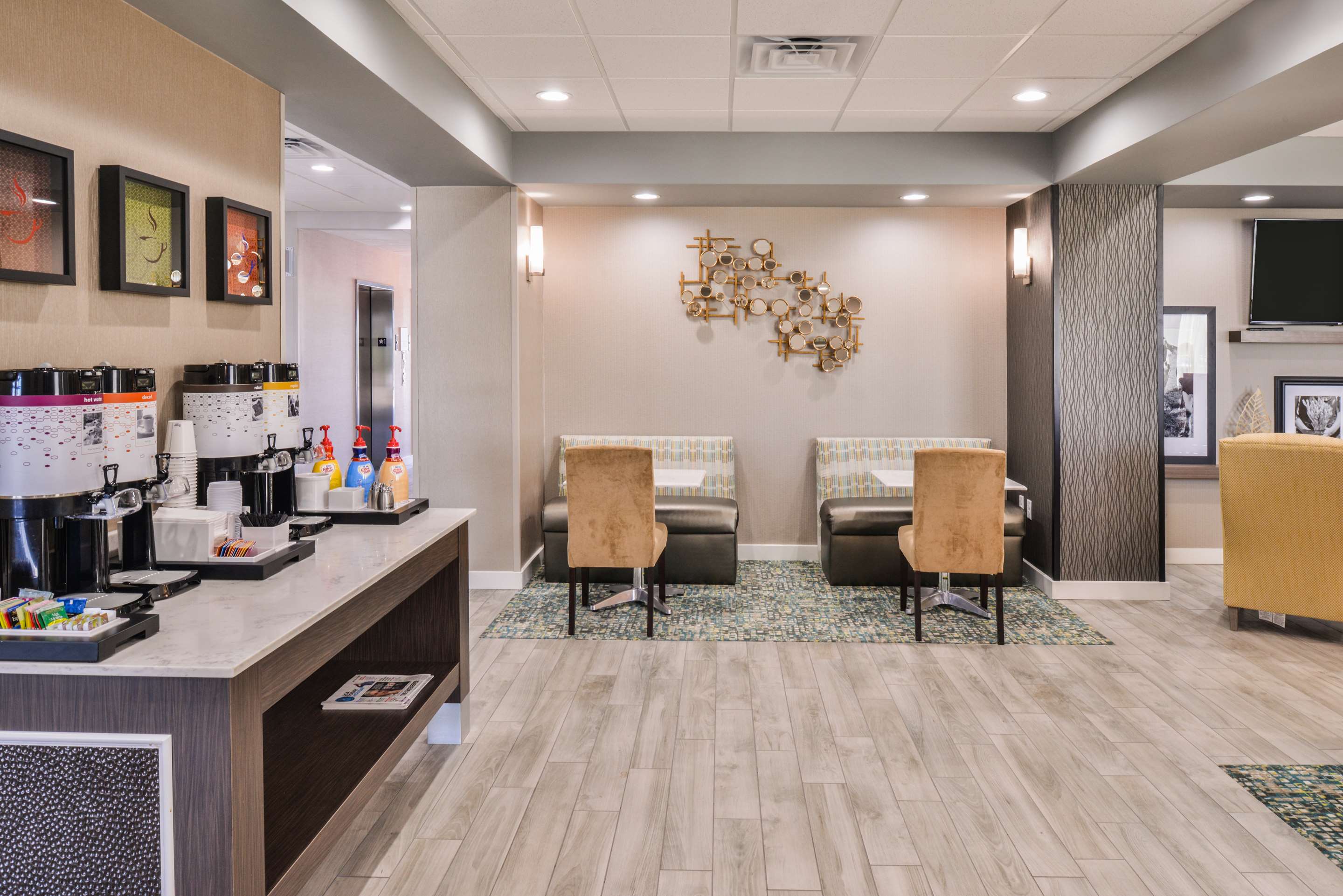 Restaurant | Hampton Inn Emporia