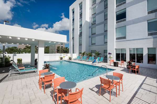 Pool - Home2 Suites by Hilton Dania Beach - I-95, Exit 22