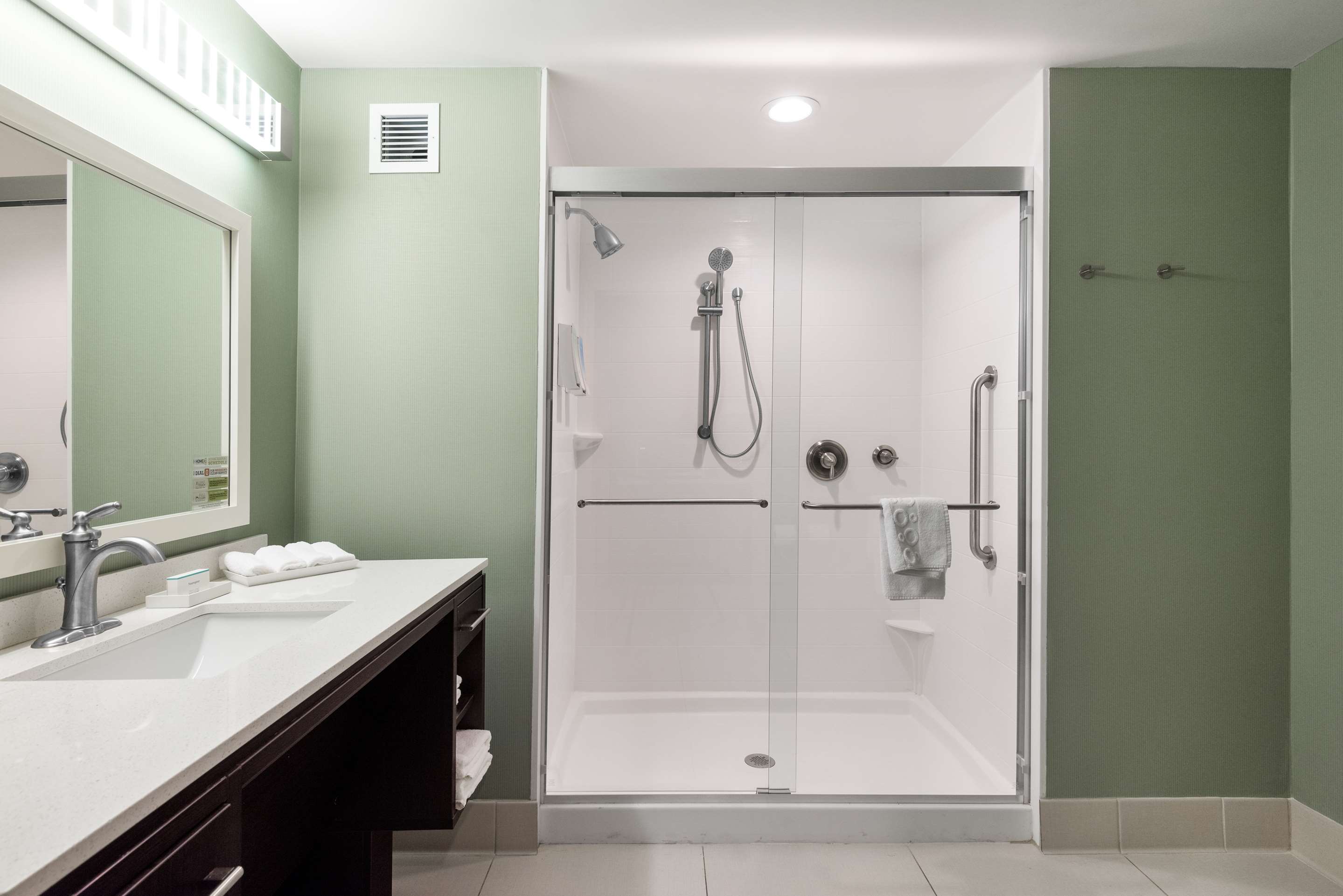 Guest room bath