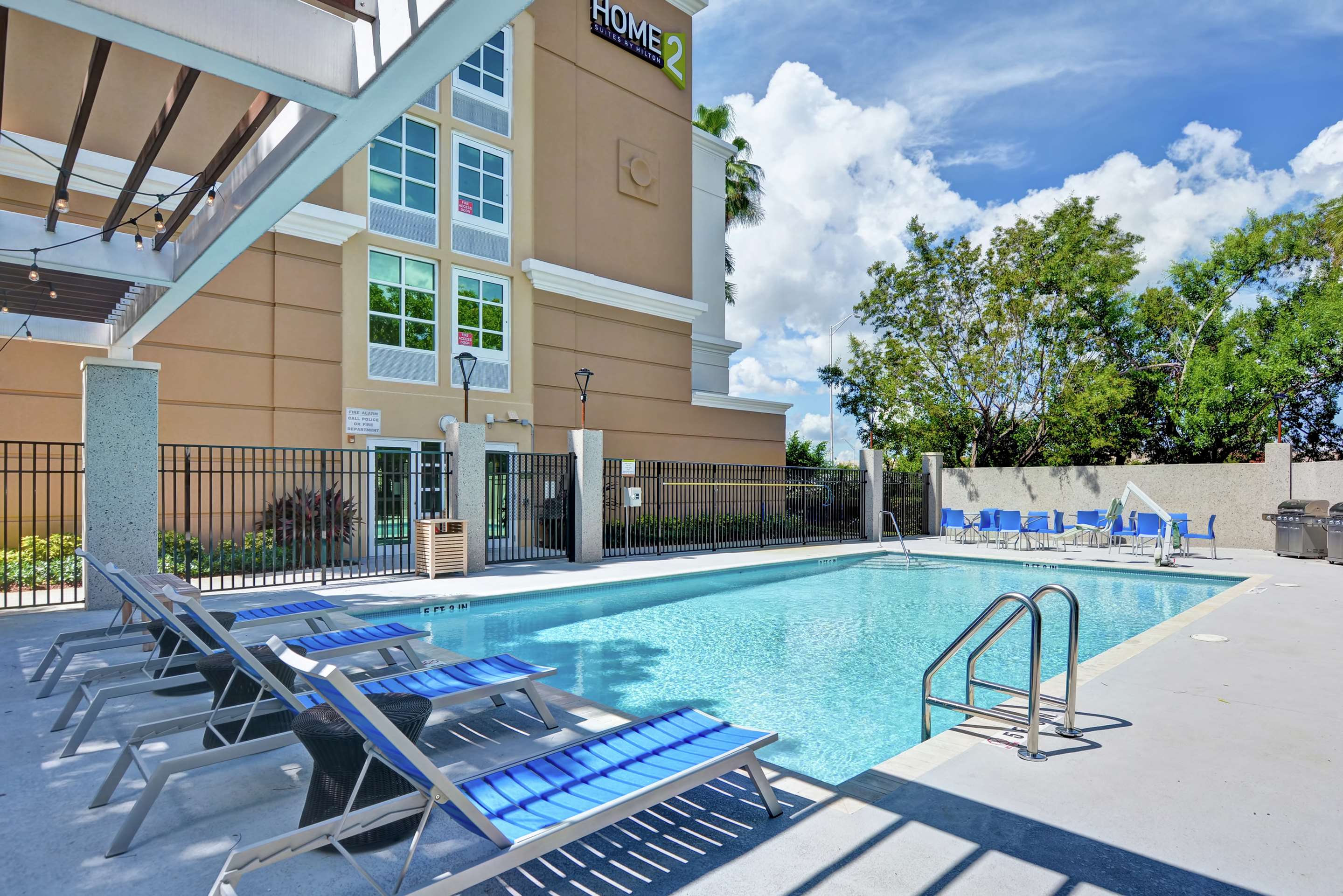 Pool | Home2 Suites by Hilton Miramar FT. Lauderdale