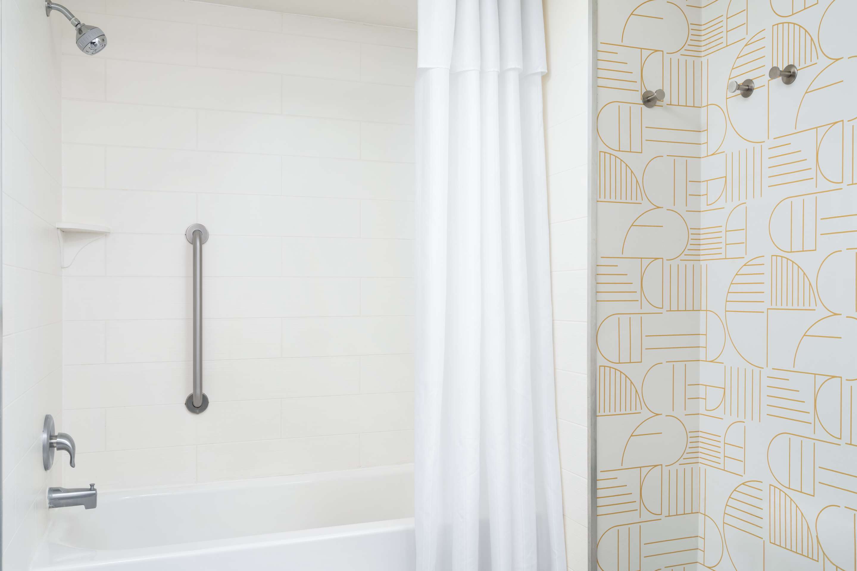 Guest room bath