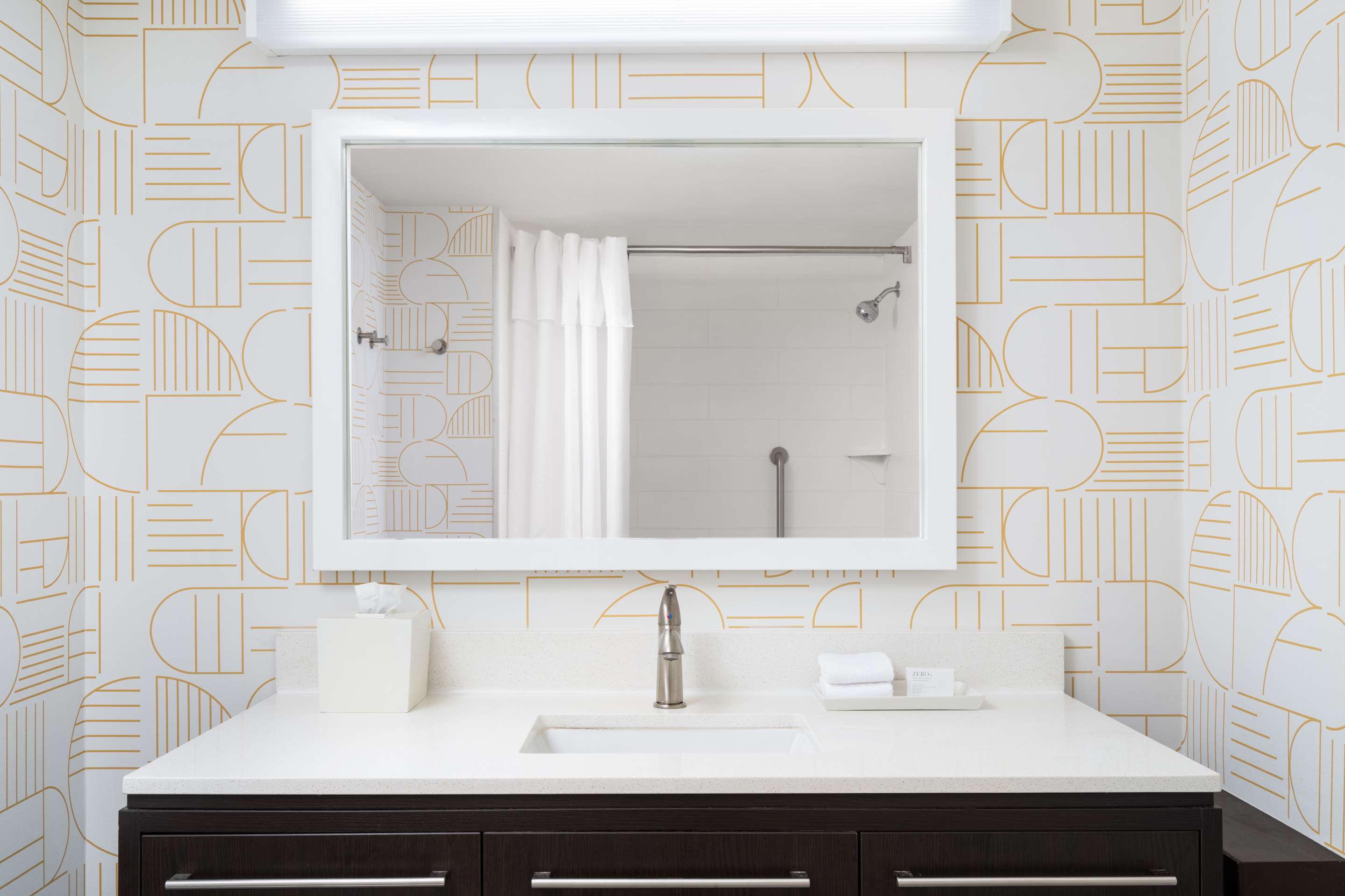 Guest room bath