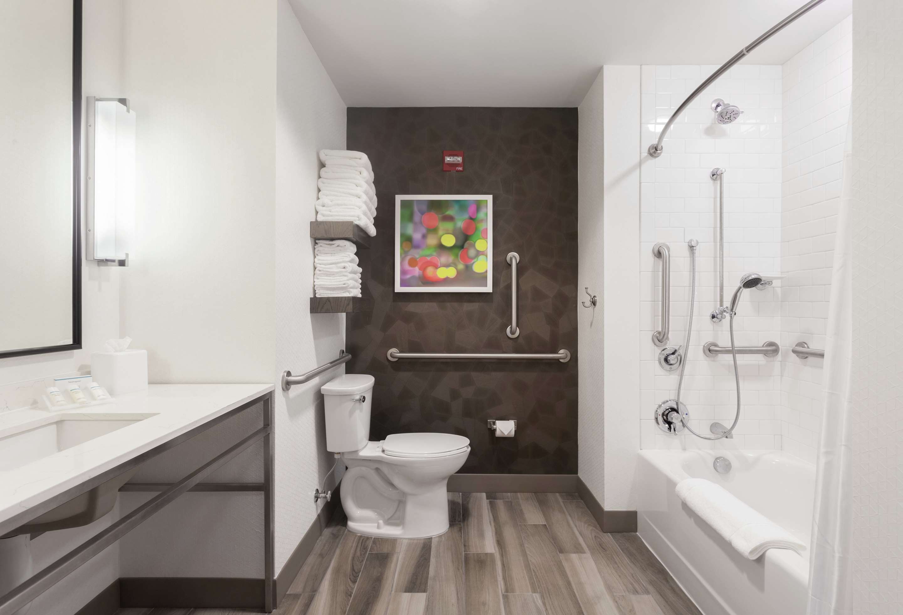 Guest room bath