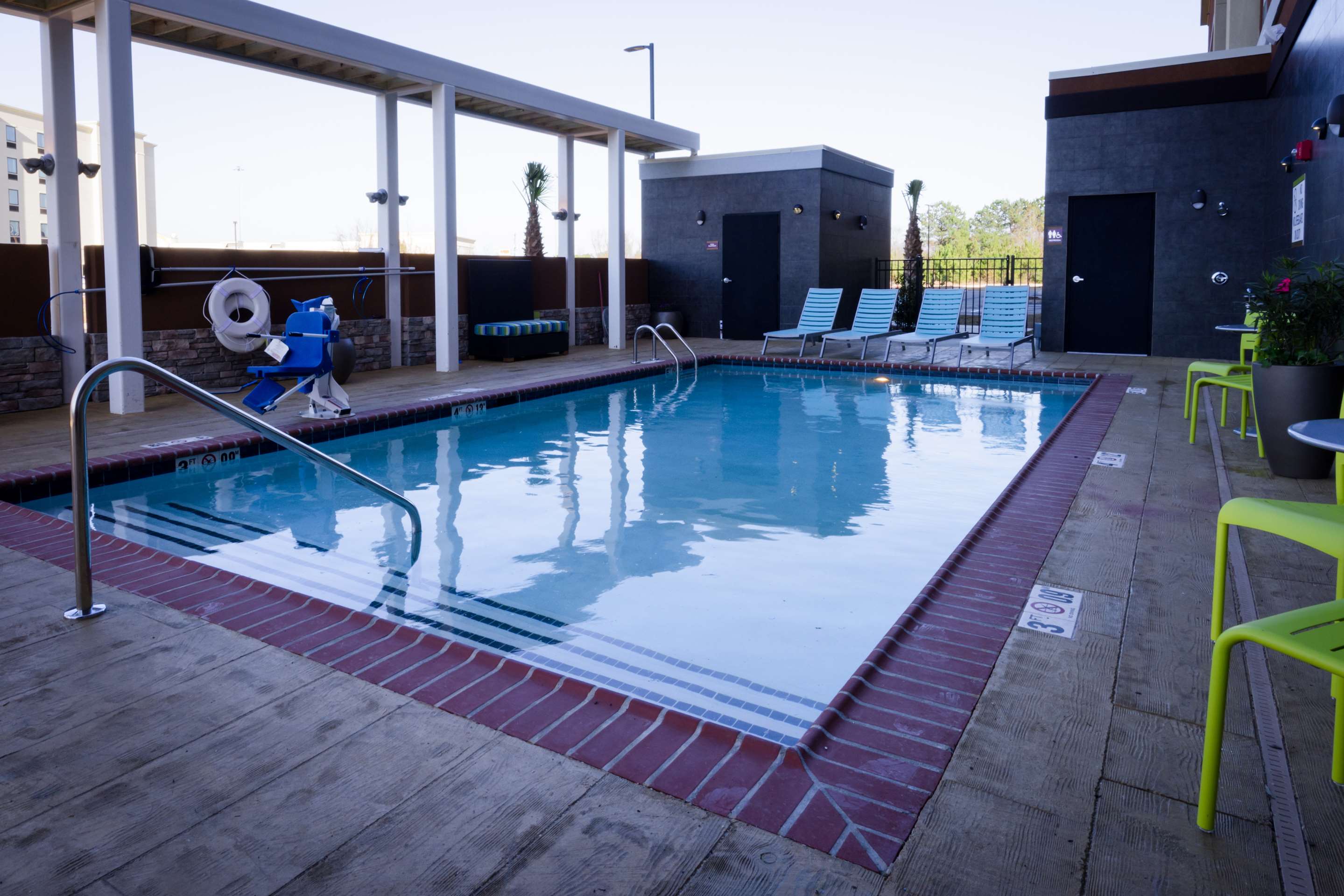 Pool | Home2 Suites by Hilton Gulfport I-10