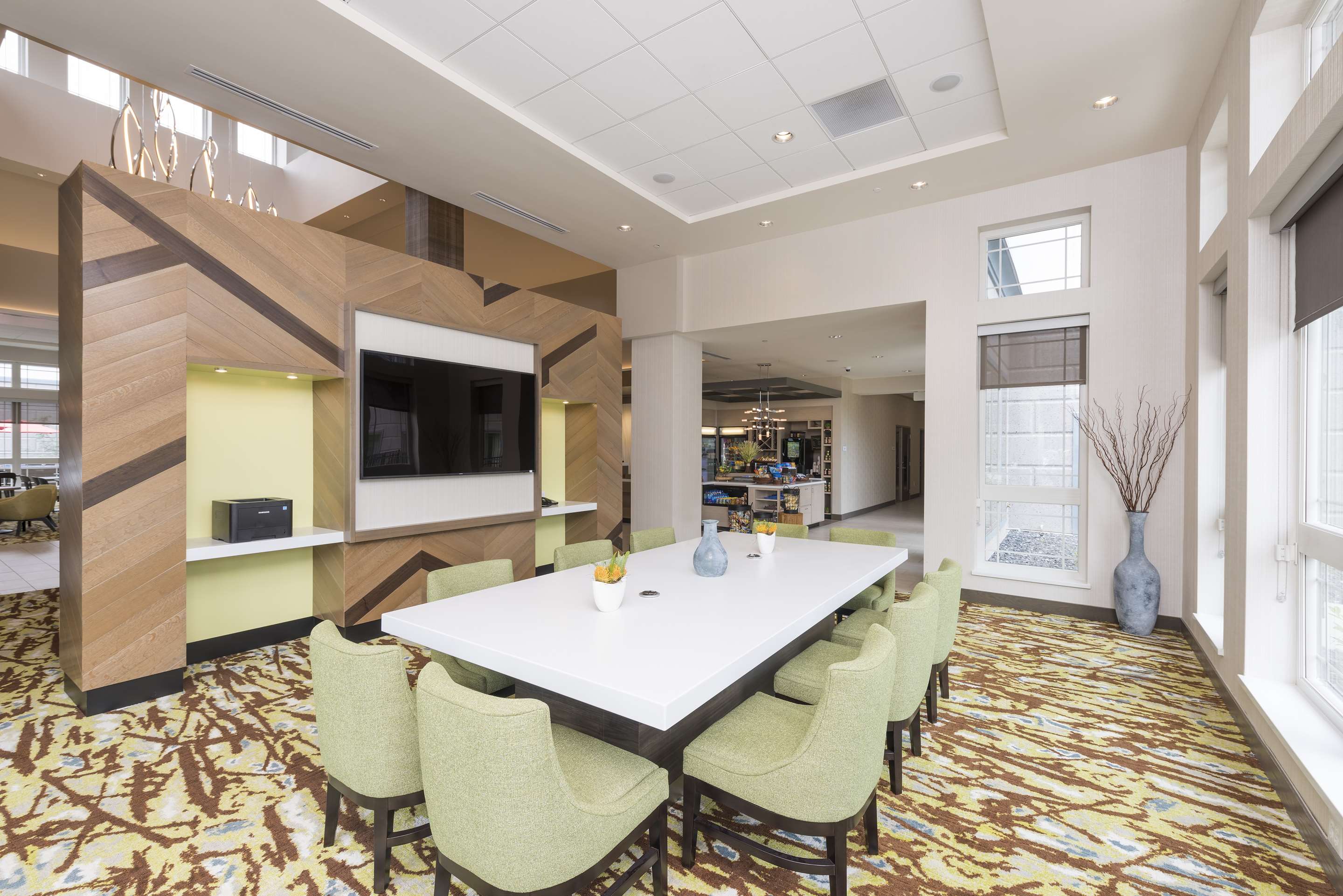 Lobby | Hilton Garden Inn Grand Rapids East