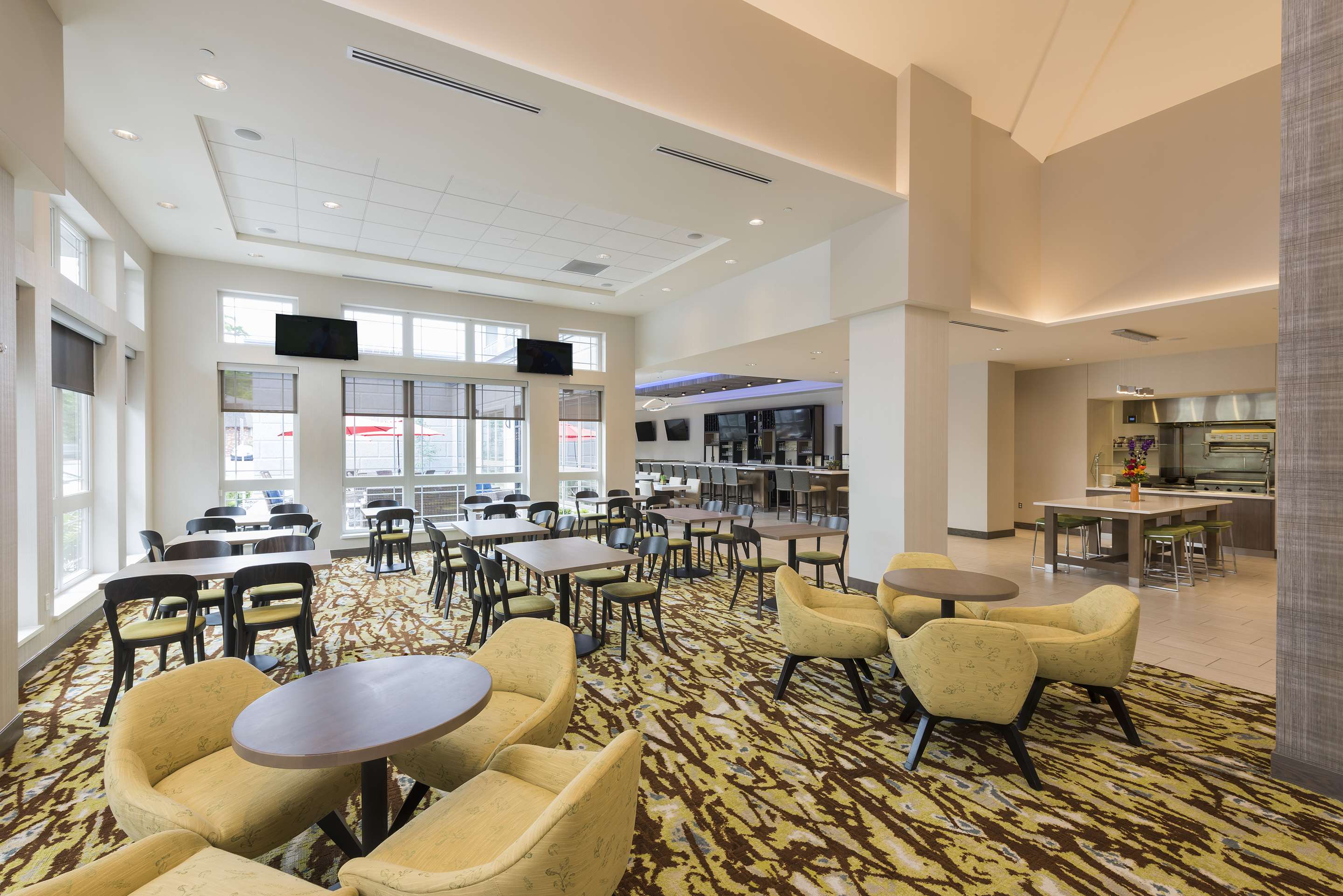 Lobby | Hilton Garden Inn Grand Rapids East