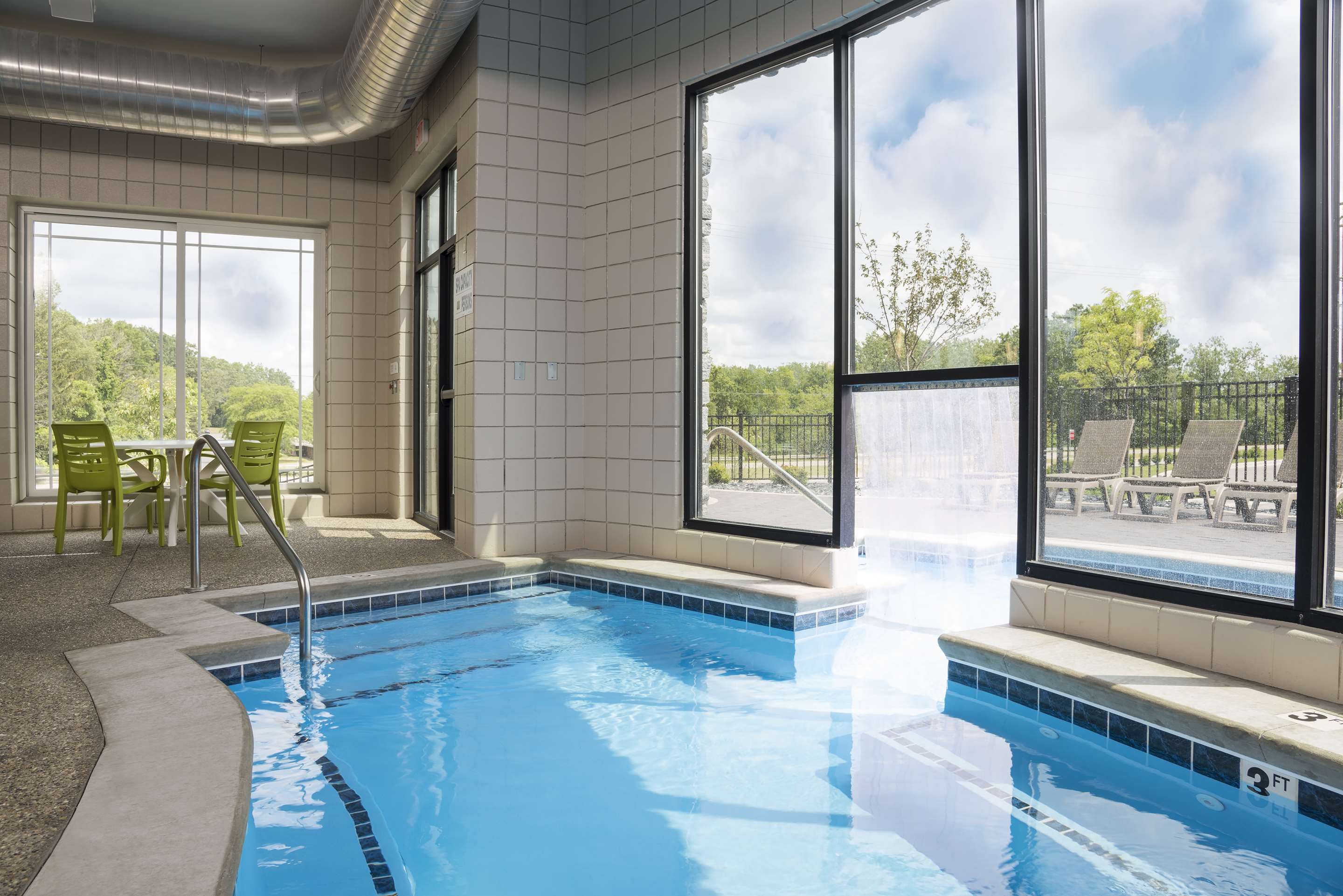 Pool | Hilton Garden Inn Grand Rapids East