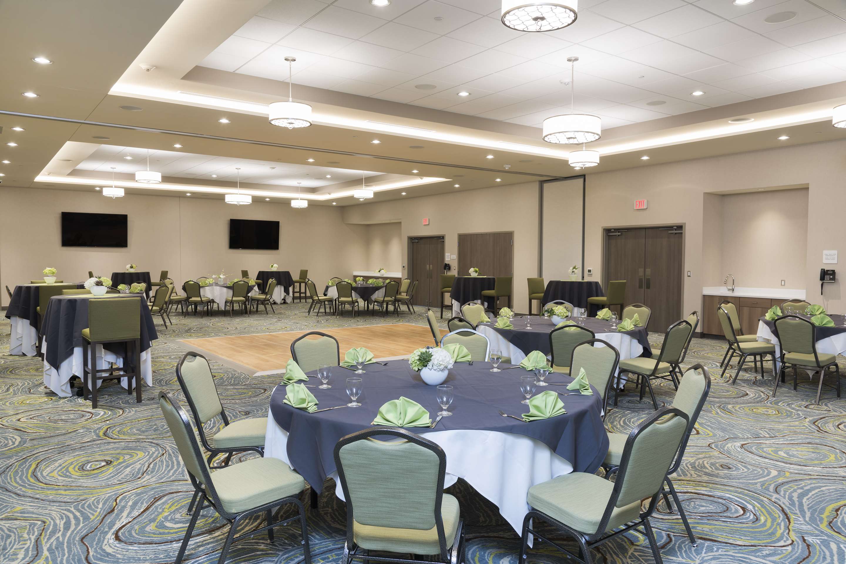 Restaurant | Hilton Garden Inn Grand Rapids East