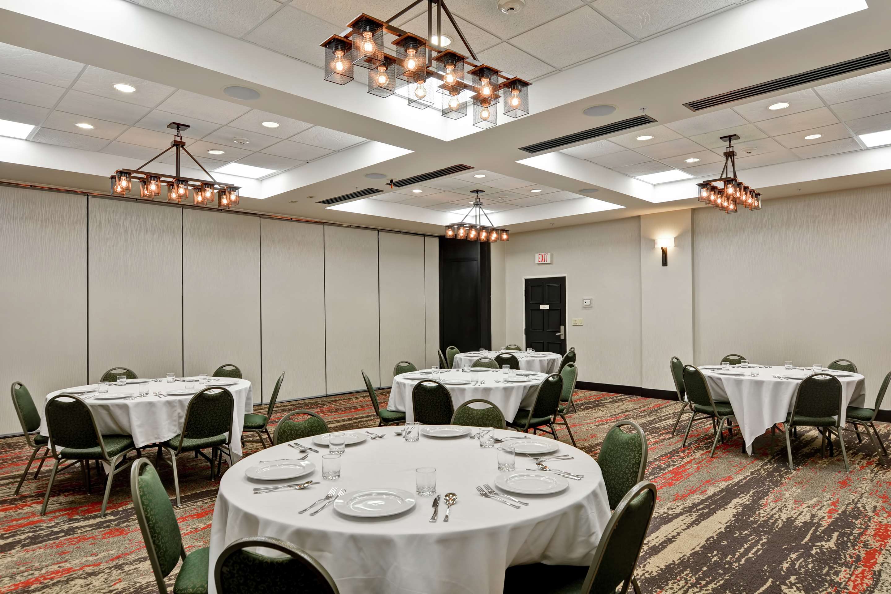 Restaurant | Doubletree by Hilton Hattiesburg, MS