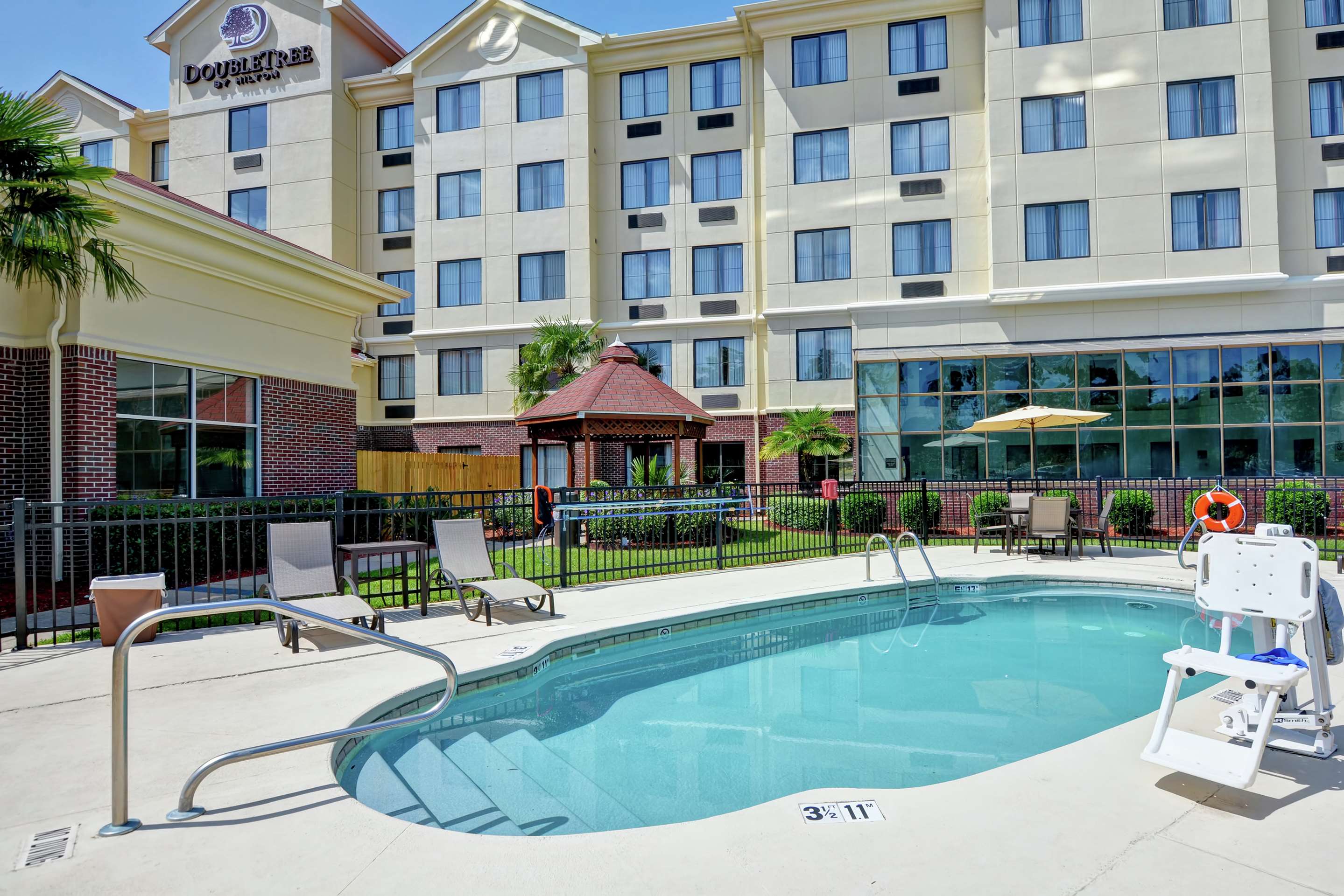 Pool | Doubletree by Hilton Hattiesburg, MS