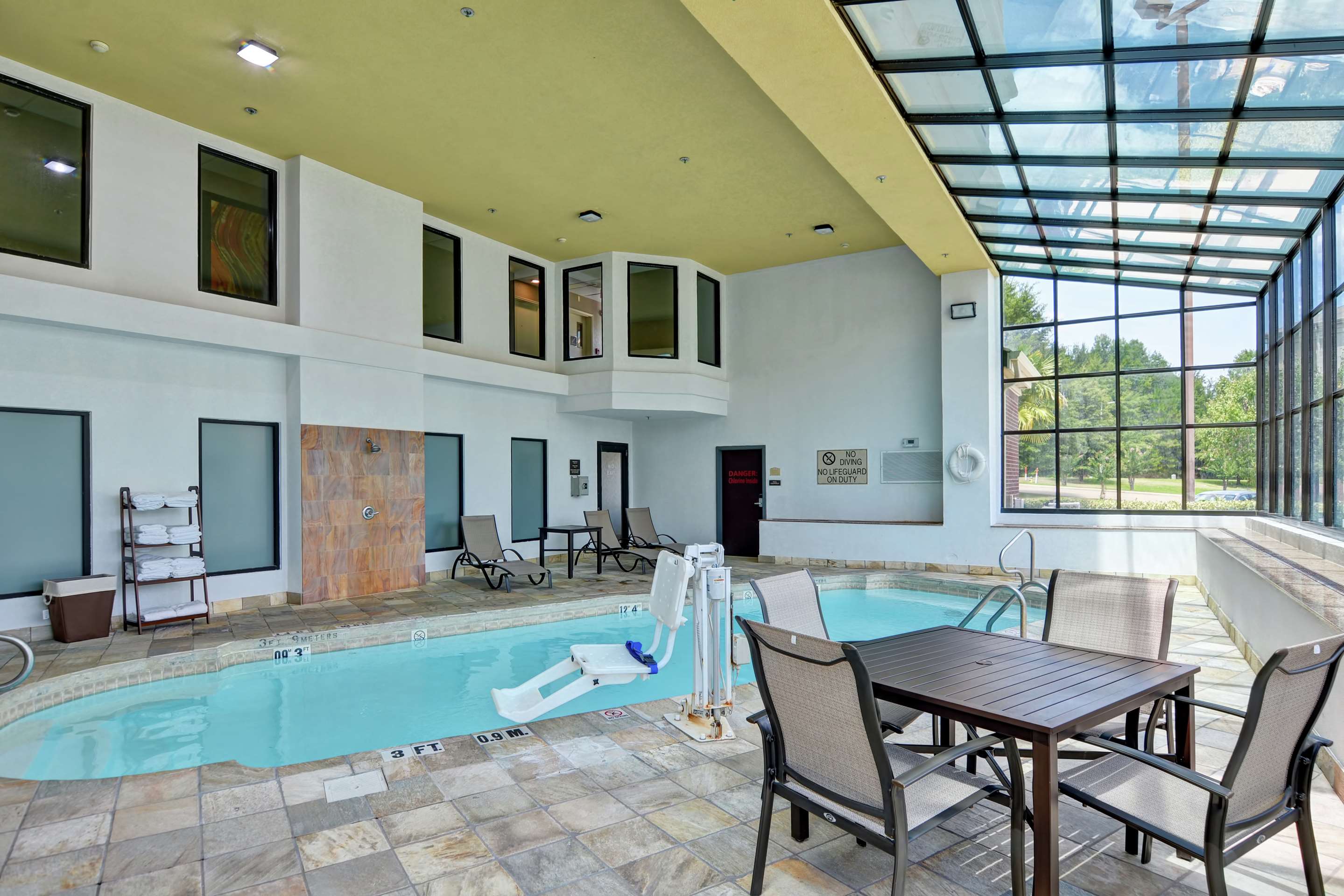 Pool | Doubletree by Hilton Hattiesburg, MS