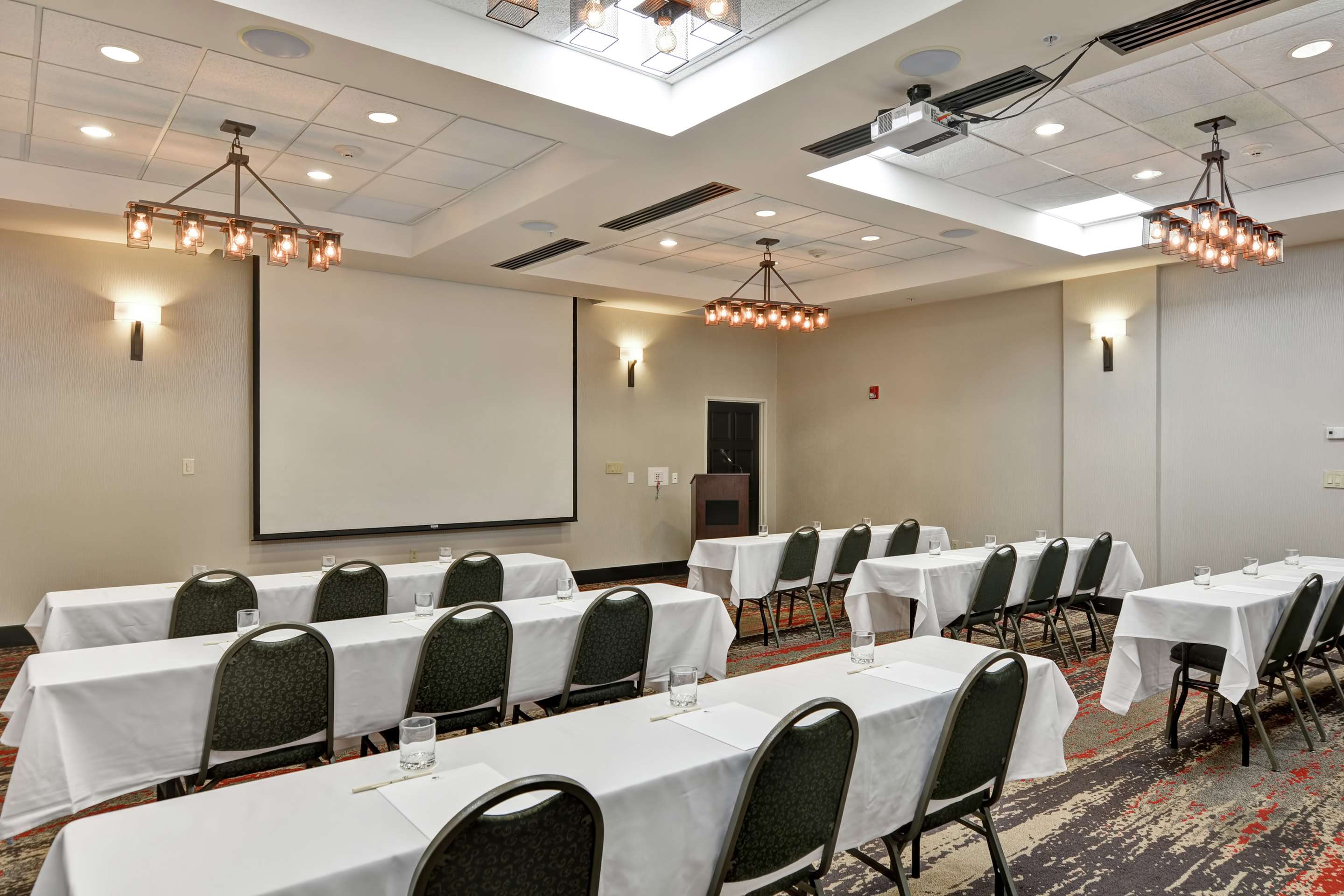 Meeting Room | Doubletree by Hilton Hattiesburg, MS