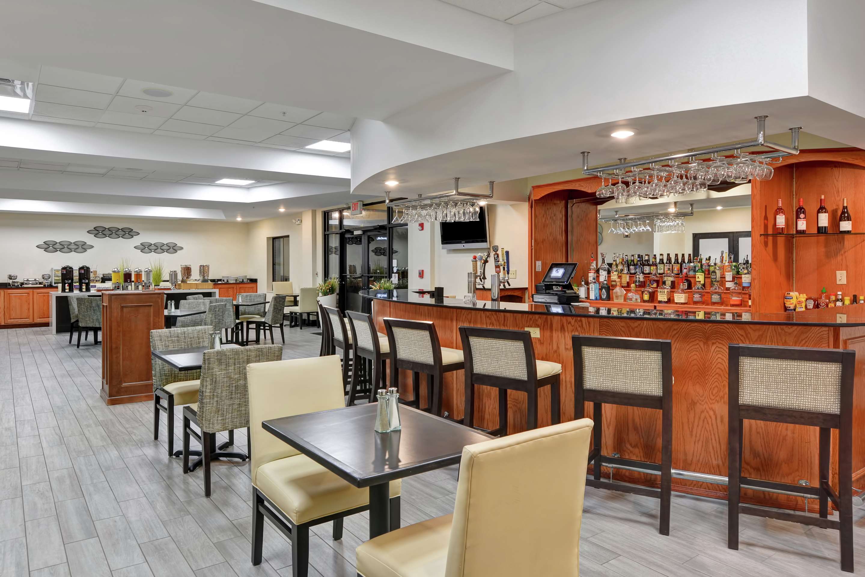 BarLounge | Doubletree by Hilton Hattiesburg, MS