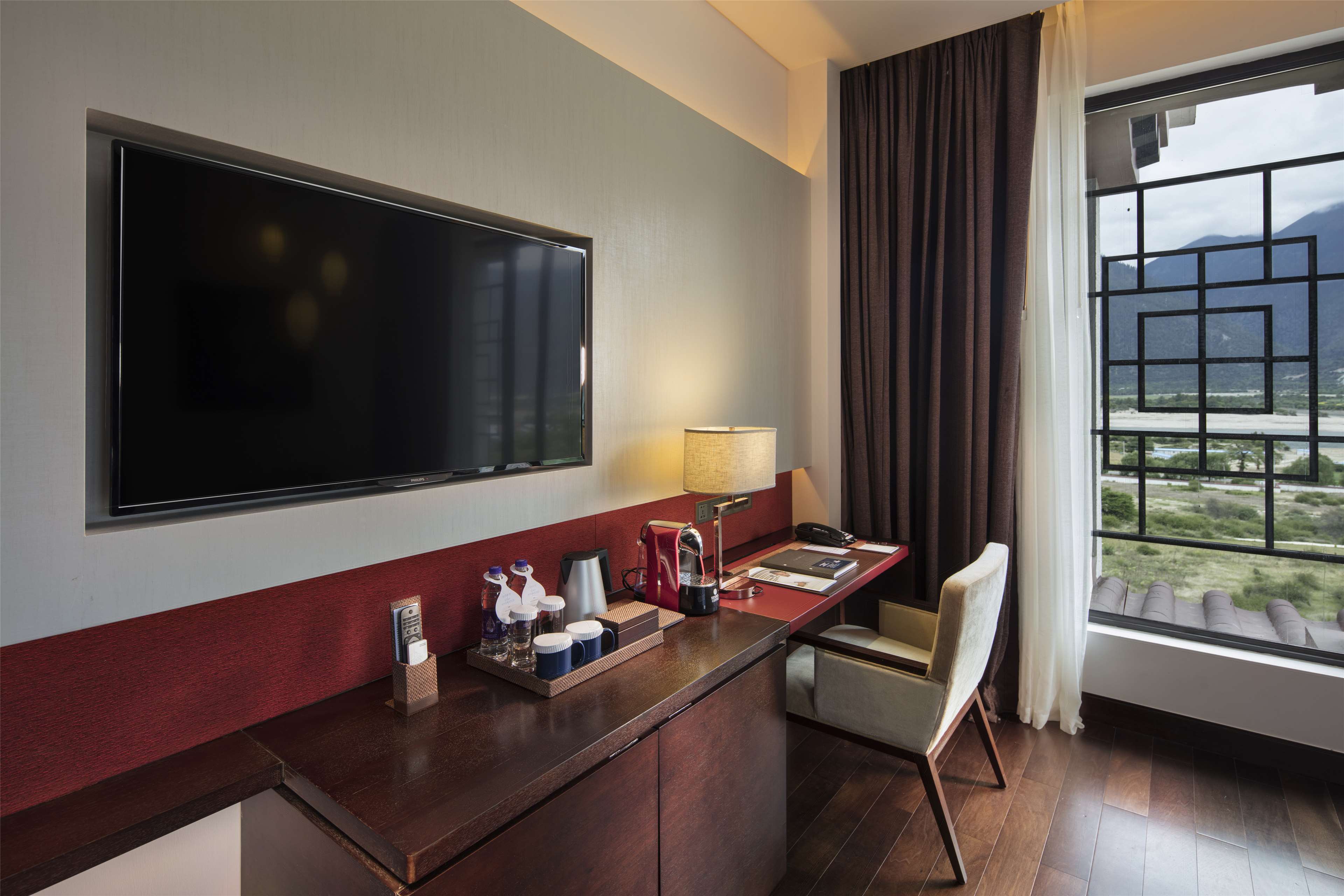Hilton Linzhi Resort Room Type - KING GUEST ROOM