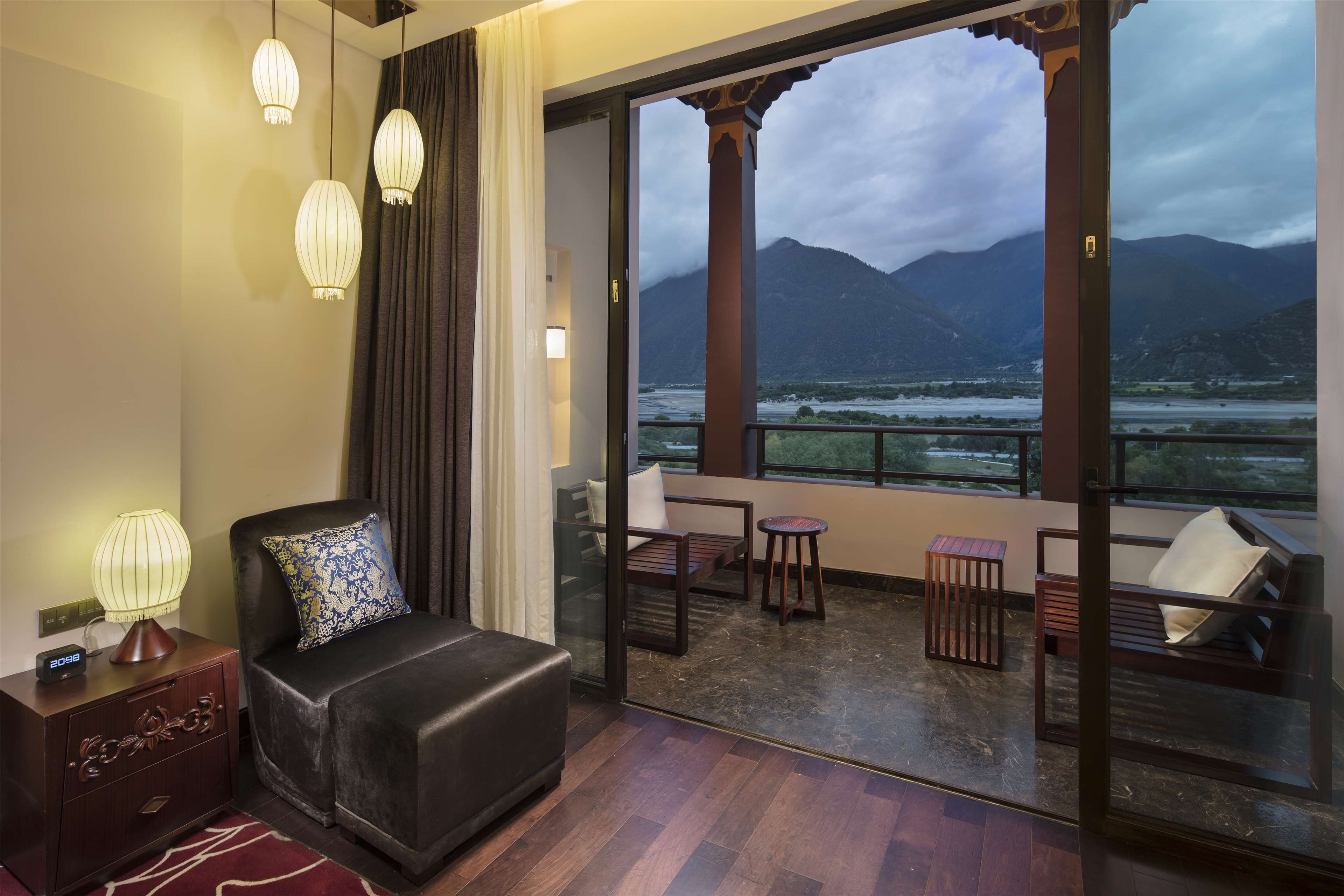 Hilton Linzhi Resort Room Type - TWIN GUEST ROOM