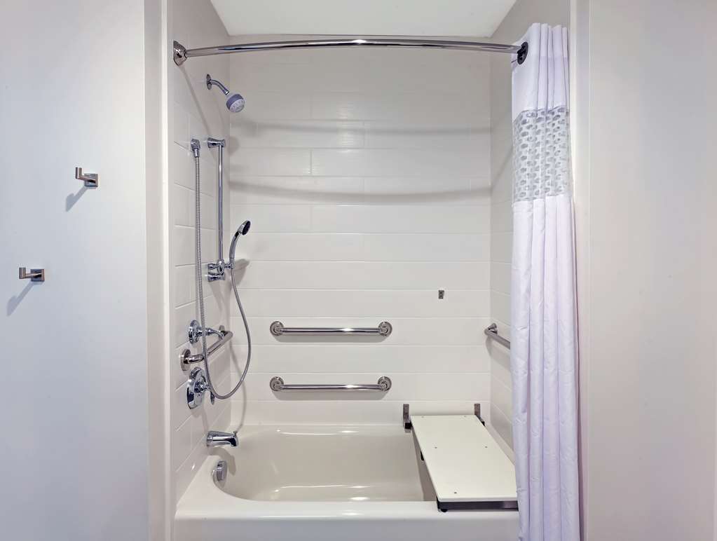 Hampton Inn & Suites Houston Atascocita Room Type - 1 KNG ACCESSIBLE TUB NS