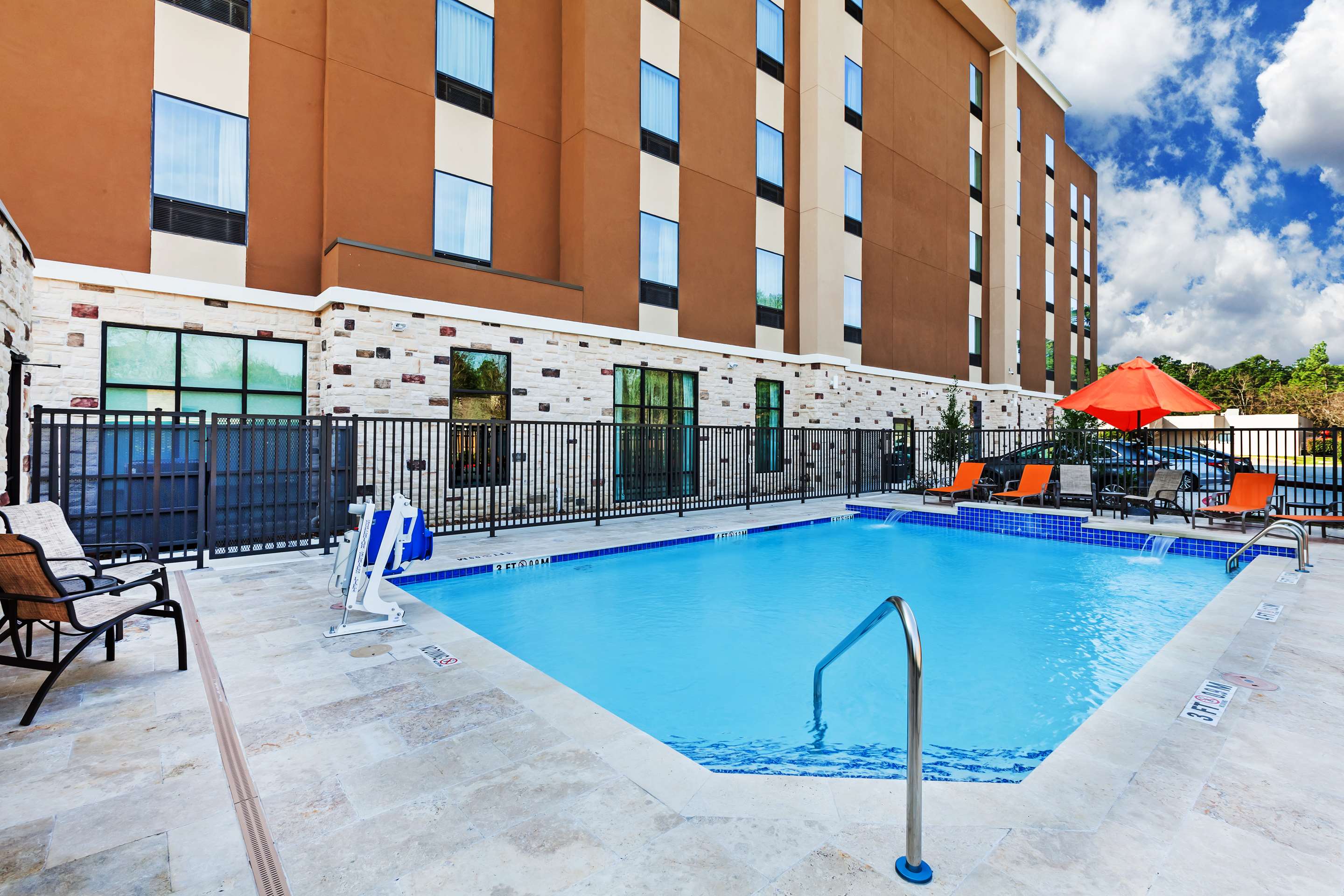 Pool | Hampton Inn & Suites Houston/Atascocita