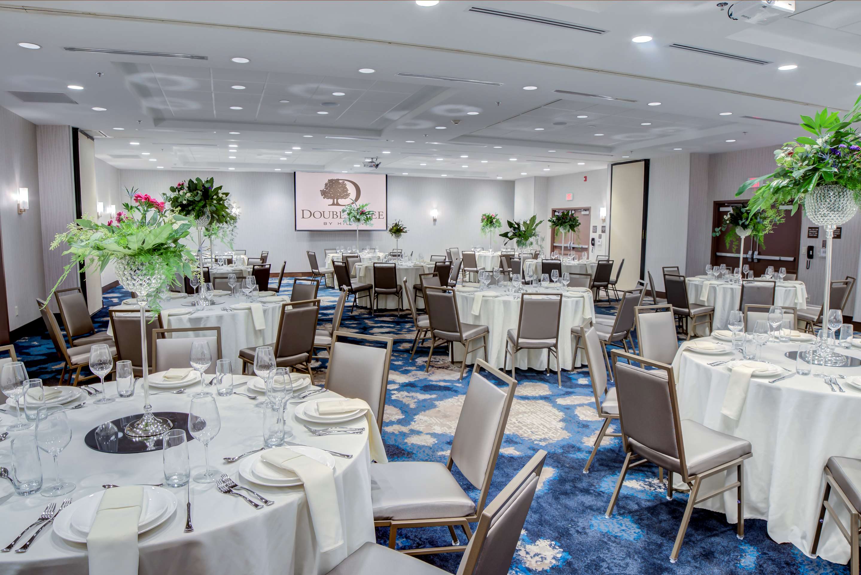 Meeting Room | Doubletree by Hilton Harrisonburg