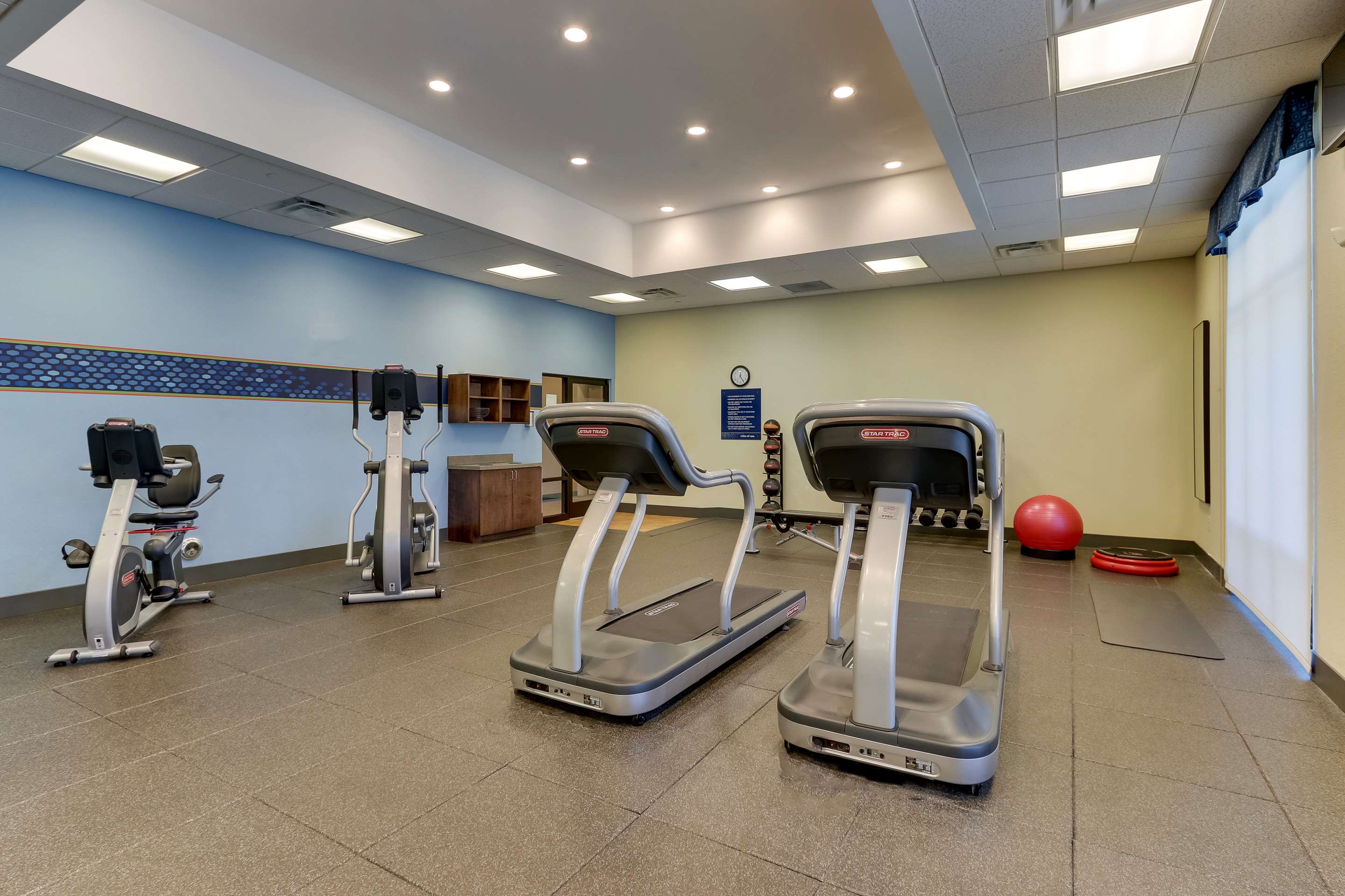 Health club fitness center gym | Hampton Inn & Suites Hartsville