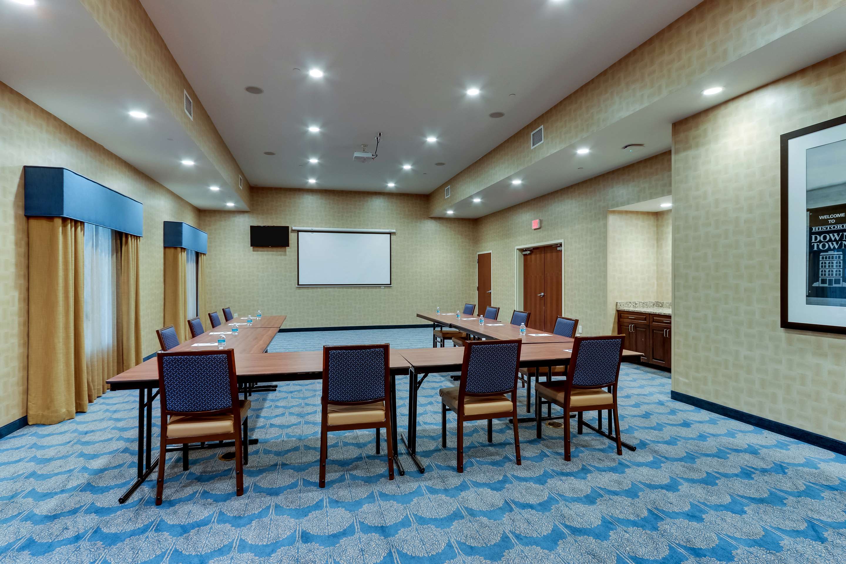 Meeting Room | Hampton Inn & Suites Hartsville