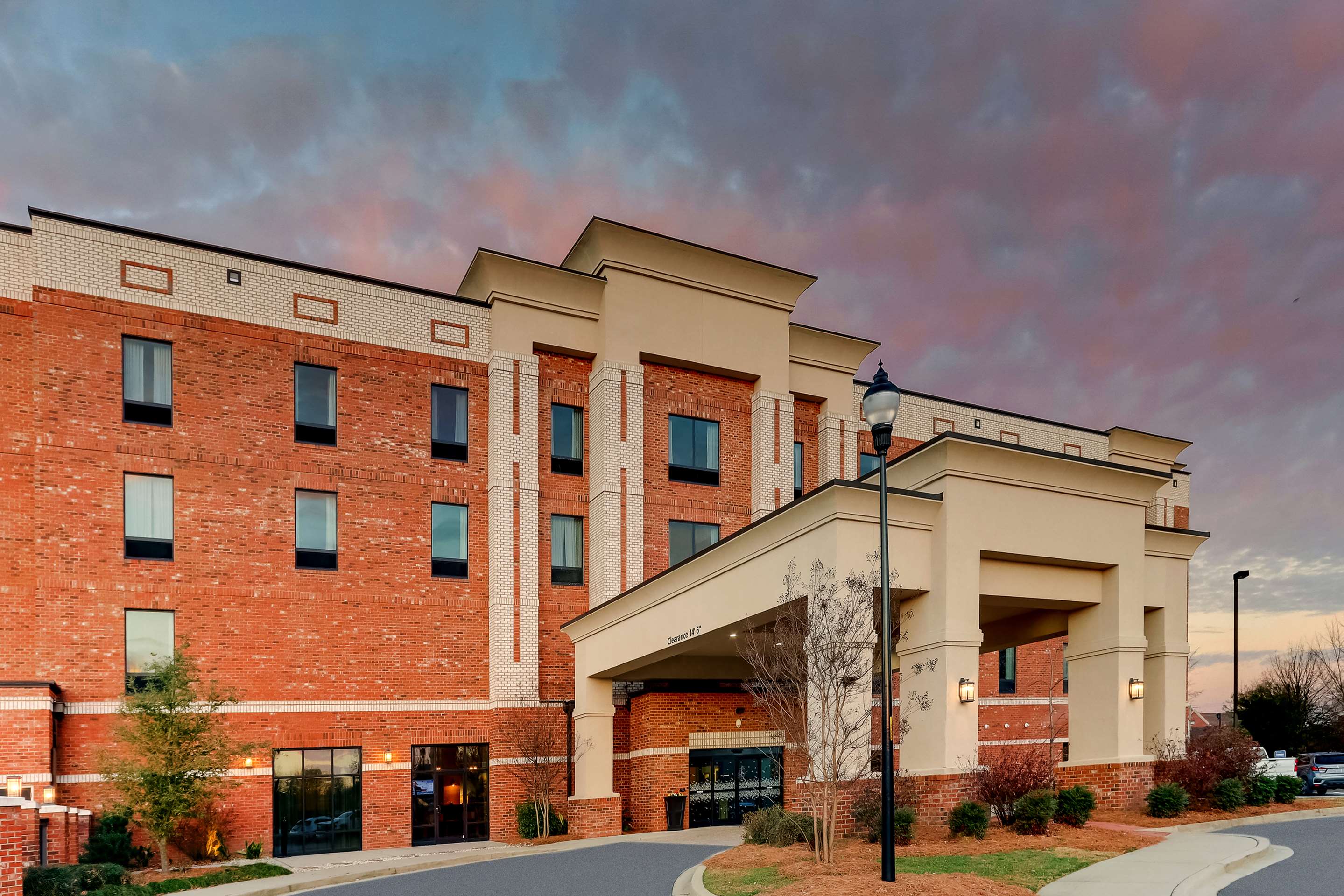 Exterior | Hampton Inn & Suites Hartsville