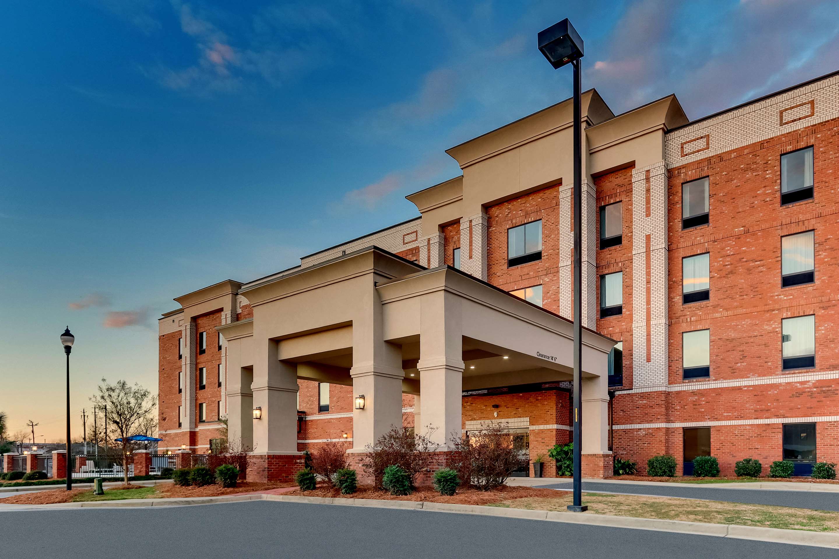 Exterior | Hampton Inn & Suites Hartsville