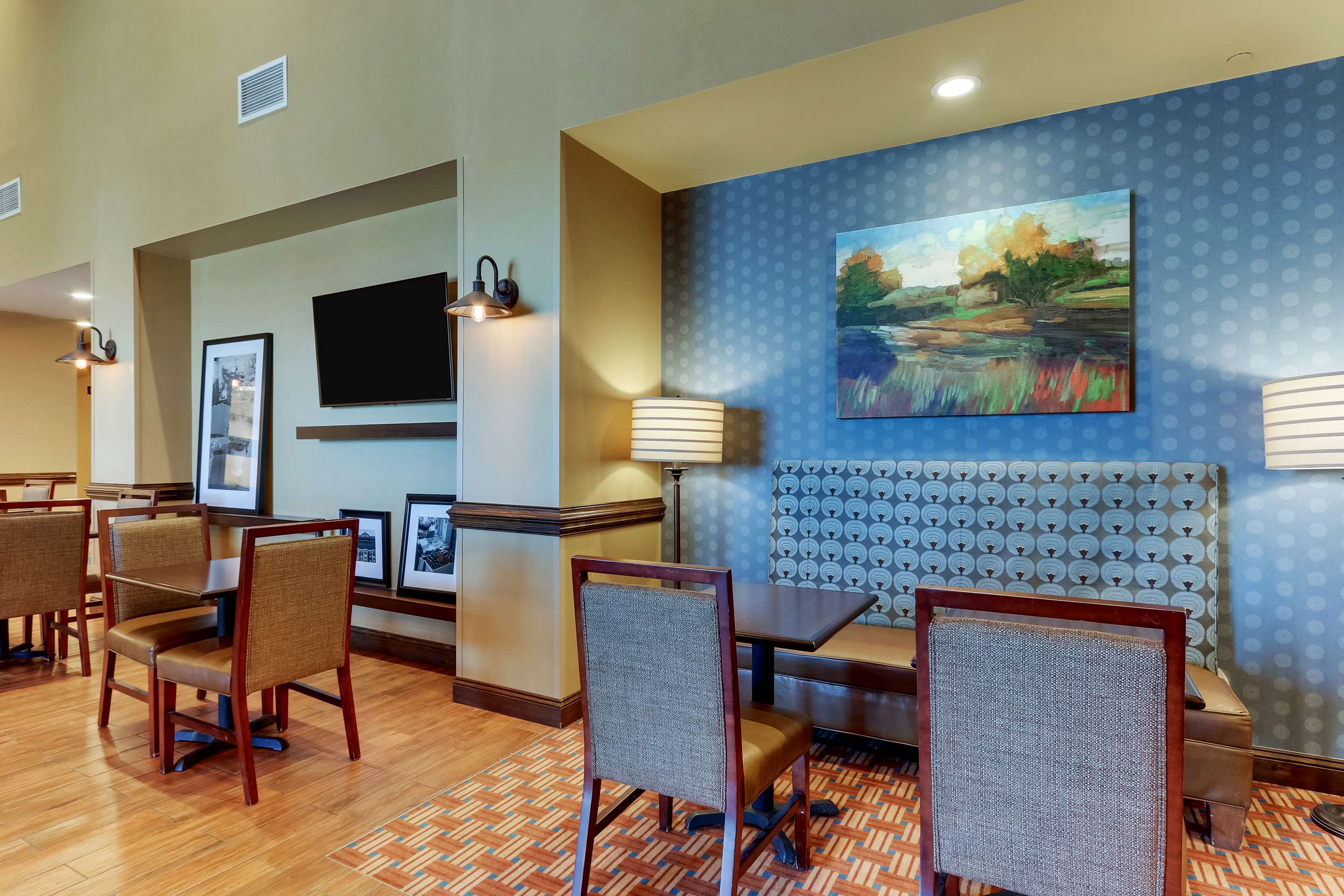 Breakfast Area | Hampton Inn & Suites Hartsville