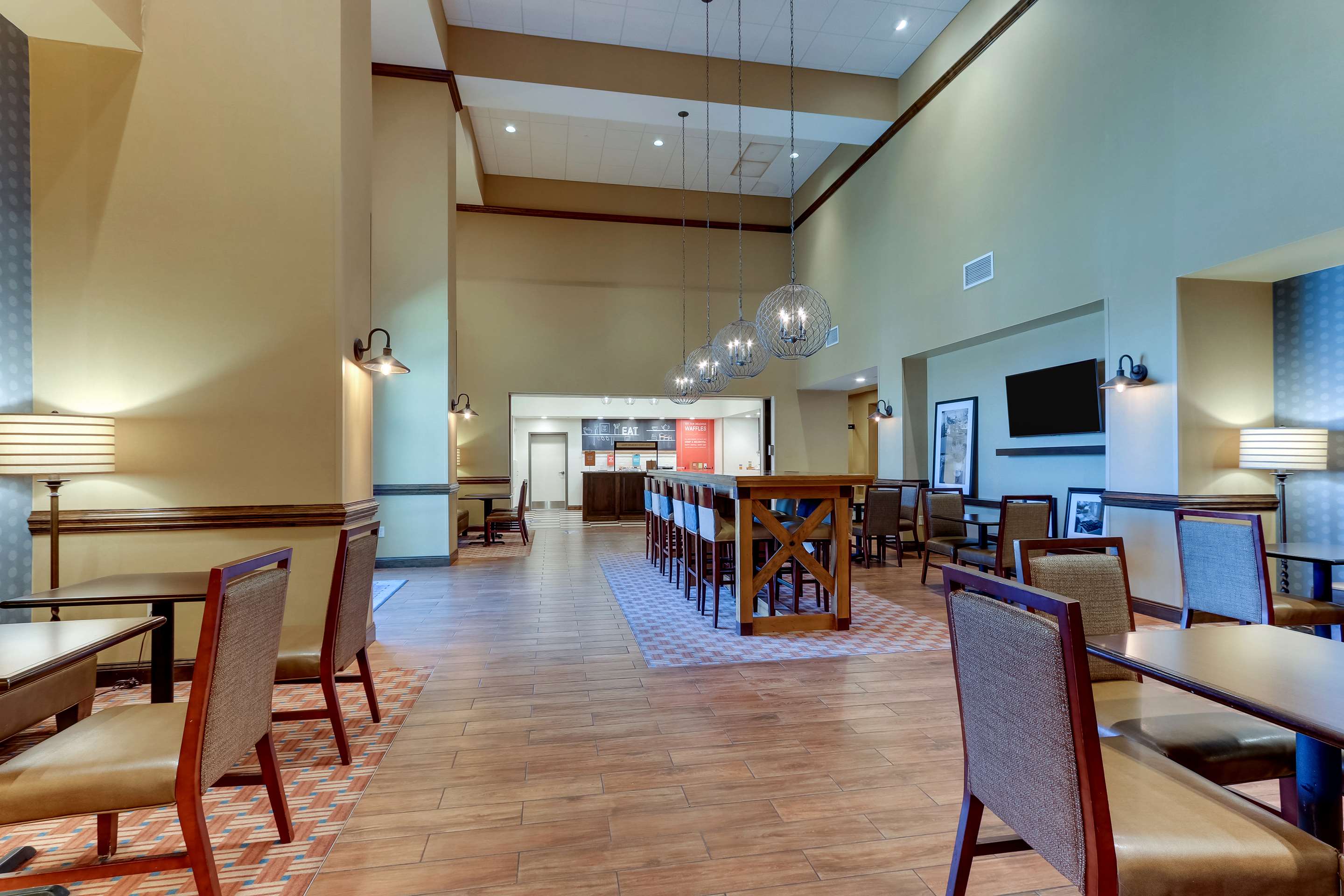 Breakfast Area | Hampton Inn & Suites Hartsville