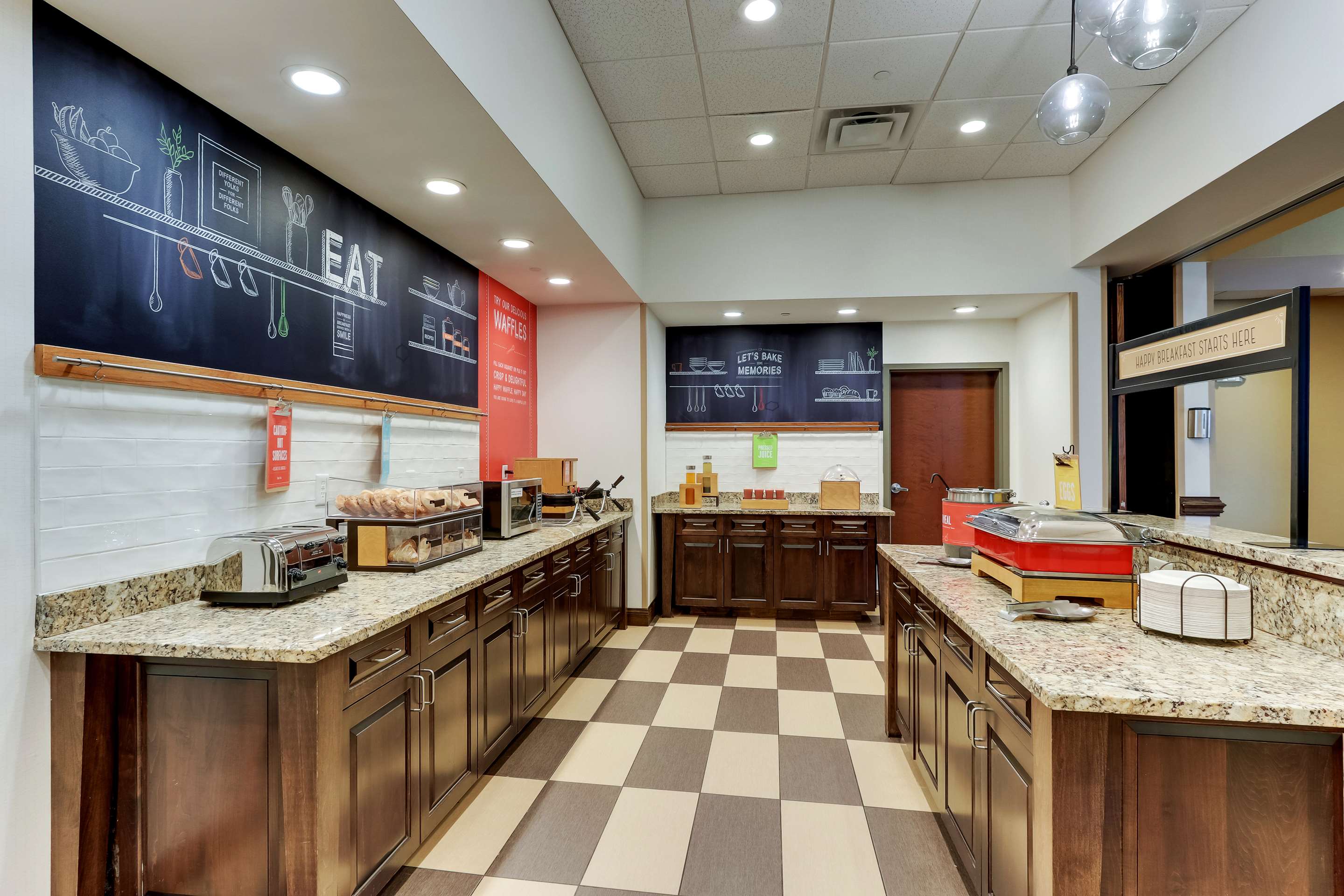 Breakfast Area | Hampton Inn & Suites Hartsville