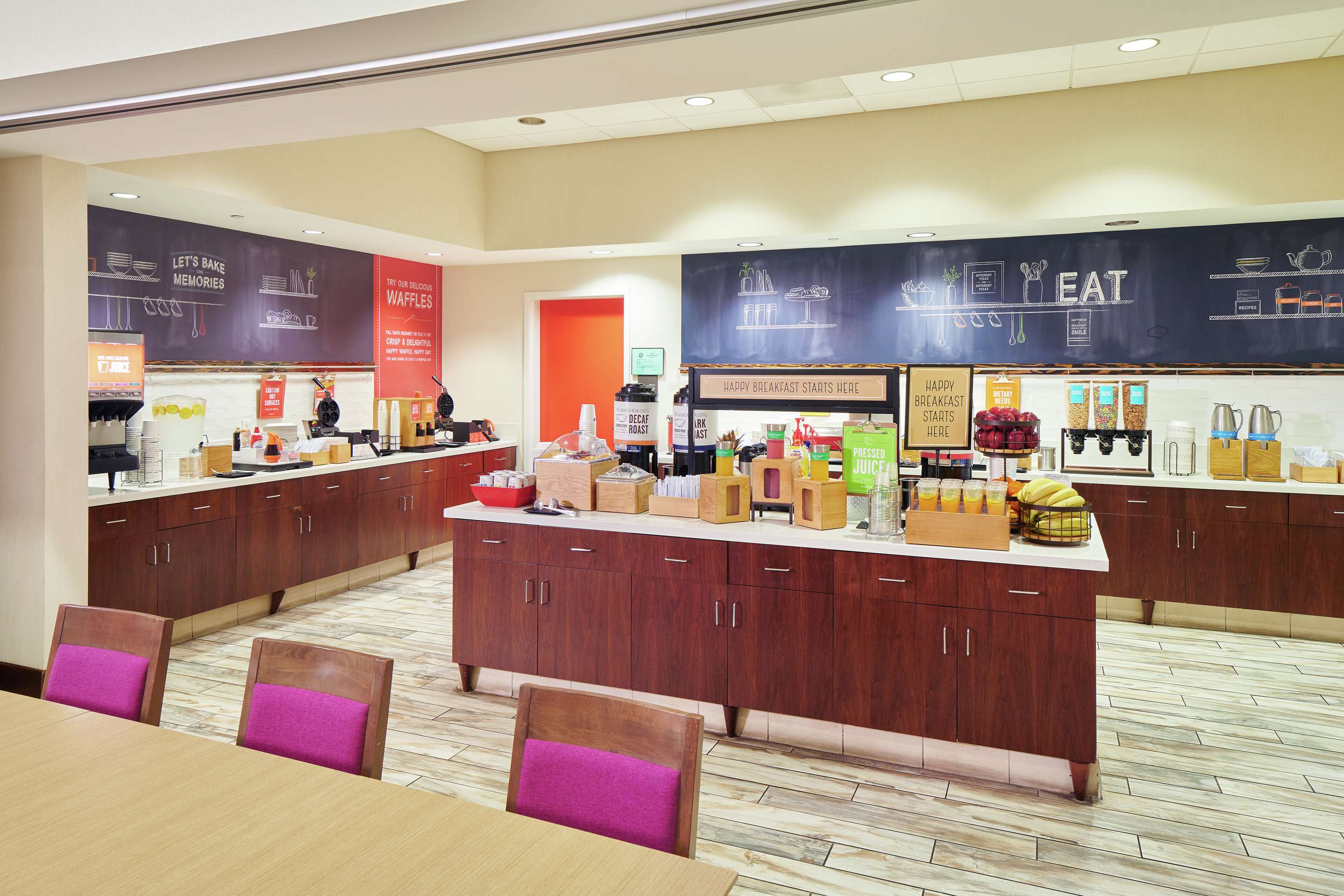 Breakfast Area | Hampton Inn & Suites Oahu/Kapolei