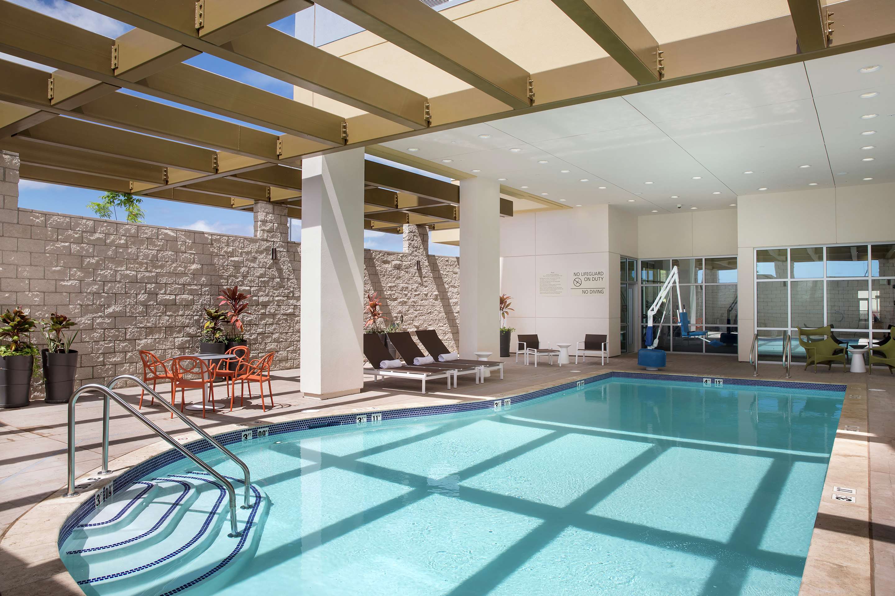 Pool | Hampton Inn & Suites Oahu/Kapolei