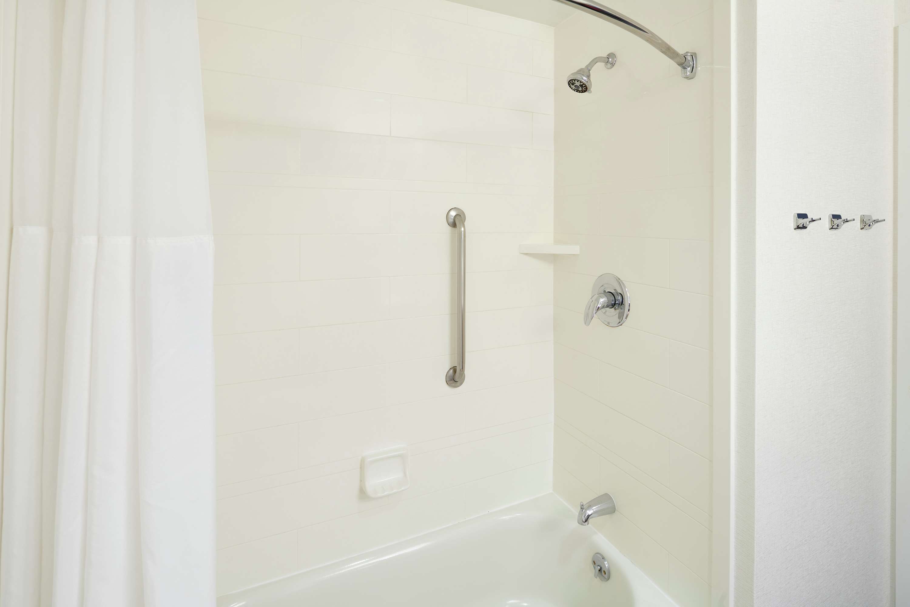 Hampton Inn & Suites by Hilton Oahu/Kapolei Room Type - 2 QUEENS W FRIDGE NOSMOK