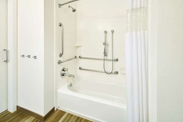  - Hampton Inn & Suites Kapolei