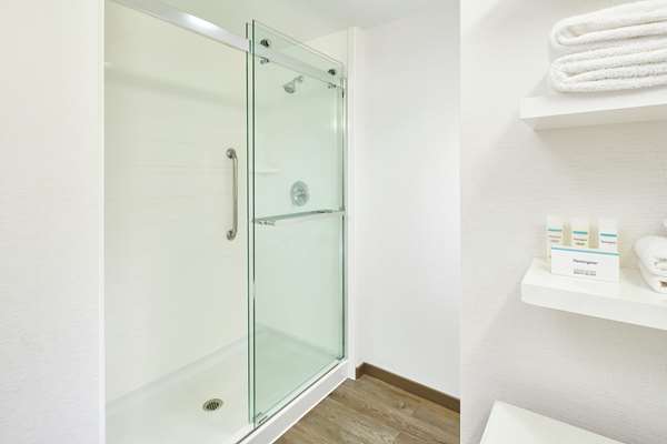  - Hampton Inn & Suites Kapolei