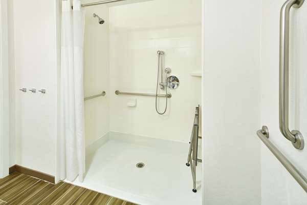  - Hampton Inn & Suites Kapolei