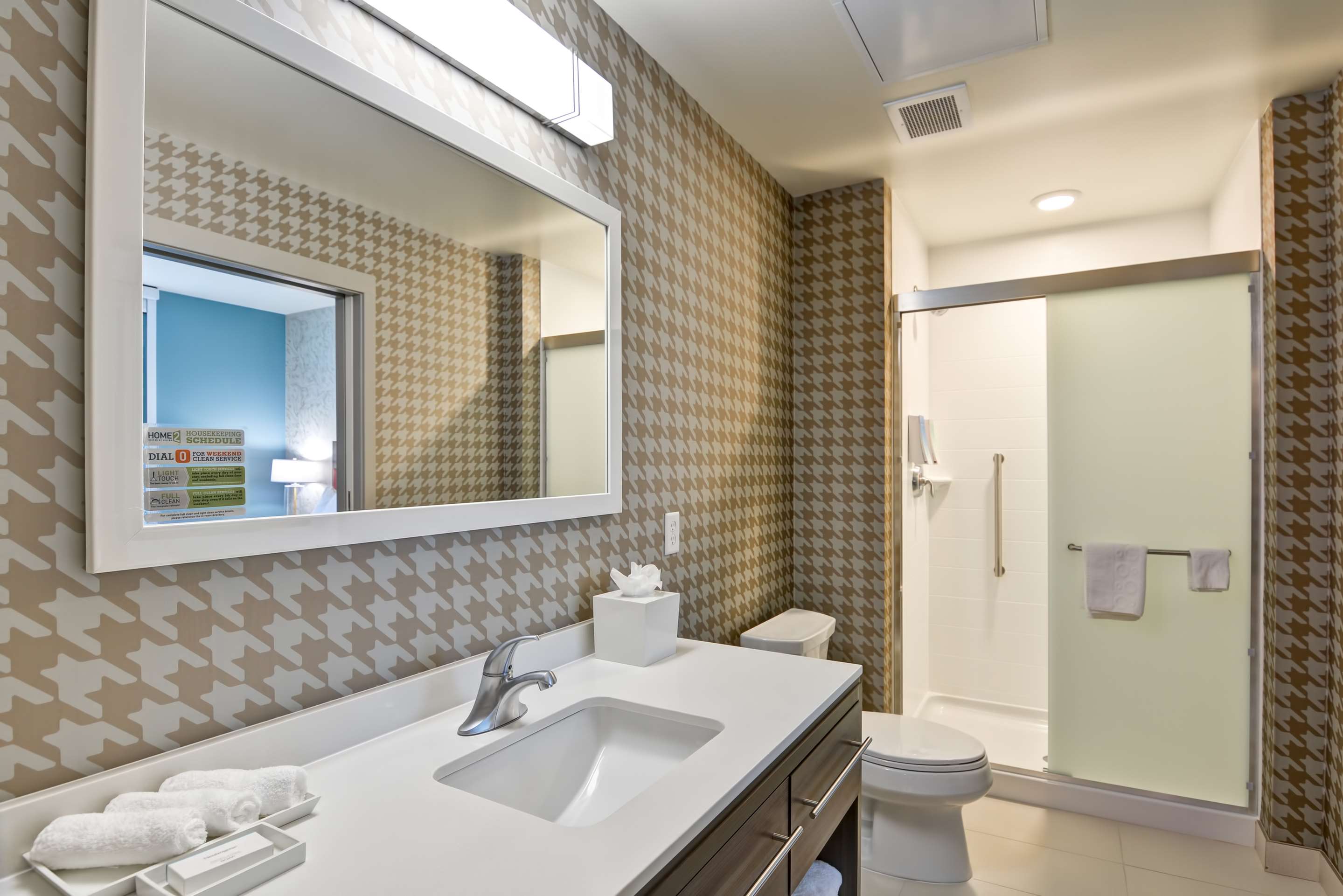 Guest room bath
