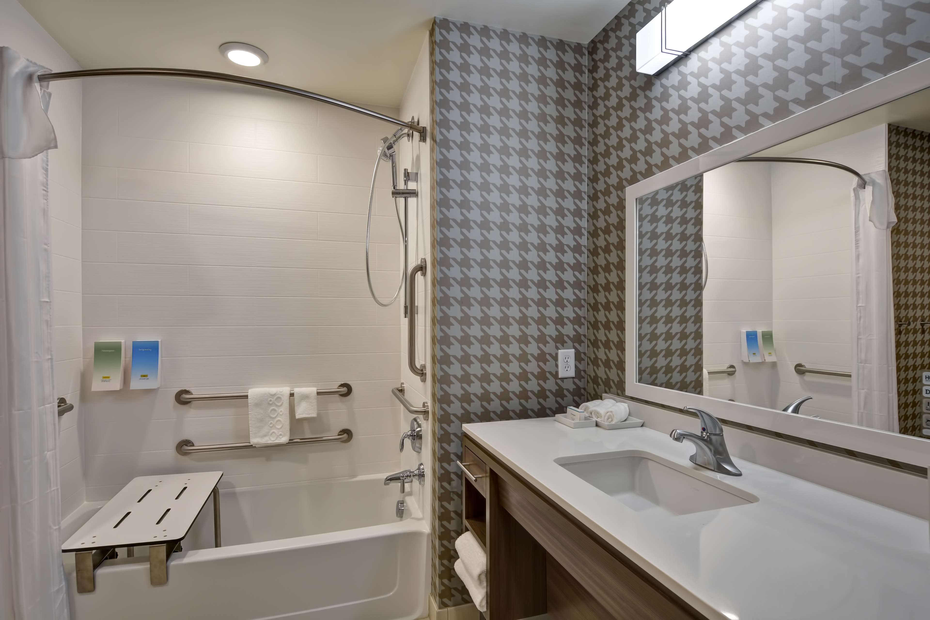 Home2 Suites by Hilton Lafayette, IN Room Type - 1KG ACC TUB STUDIO NONSMOK