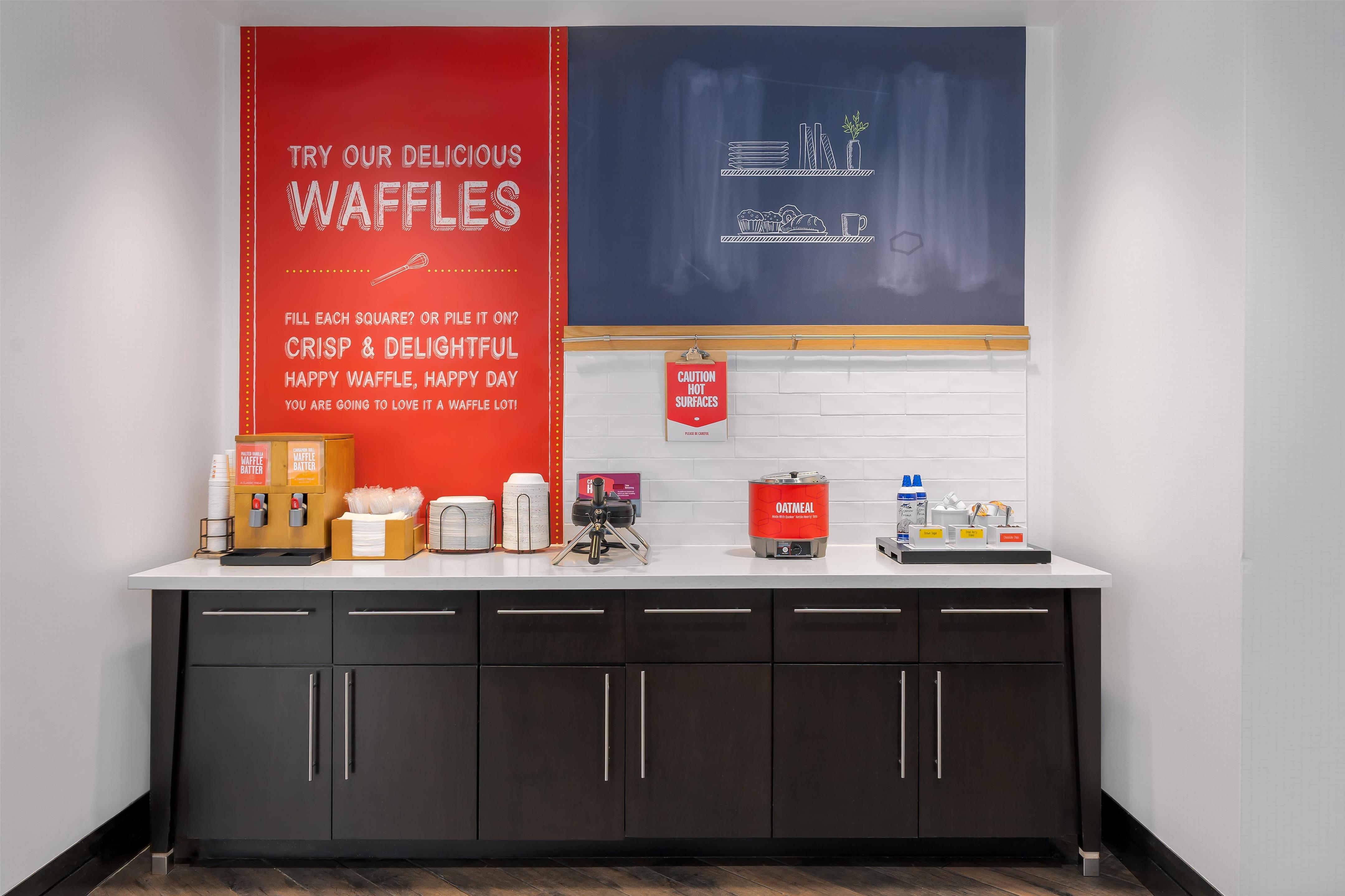 Breakfast Area | Hampton Inn & Suites Memphis Germantown