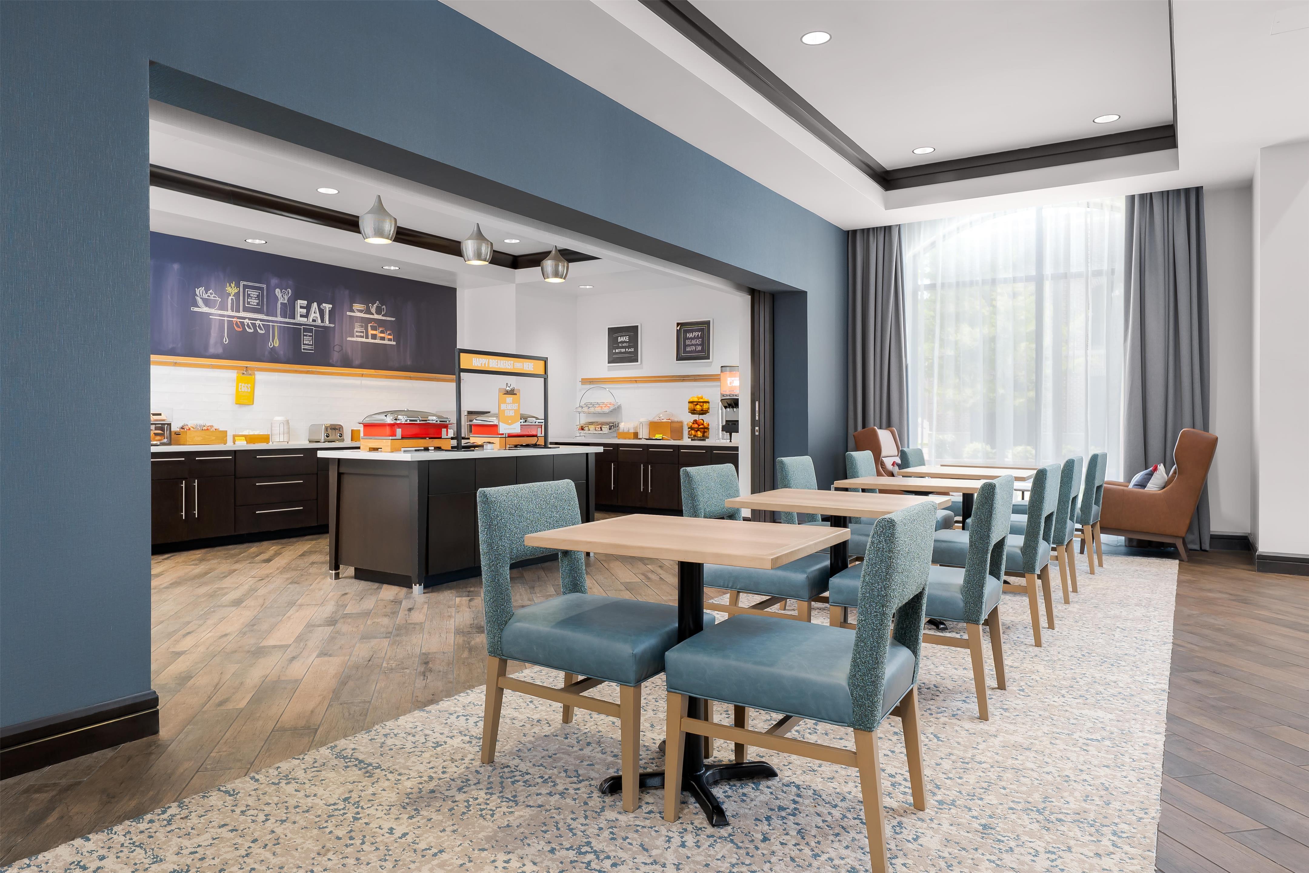 Breakfast Area | Hampton Inn & Suites Memphis Germantown