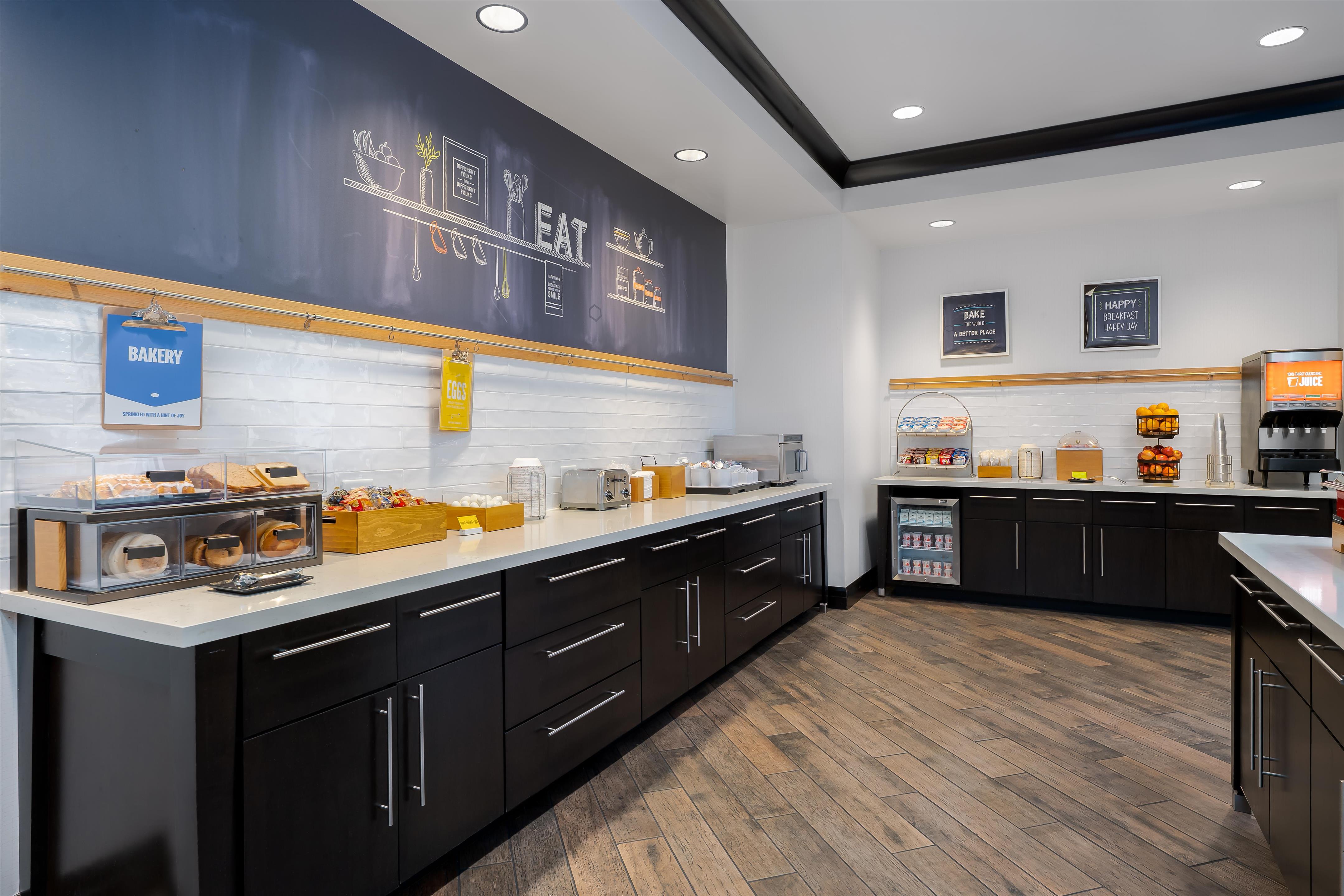 Breakfast Area | Hampton Inn & Suites Memphis Germantown