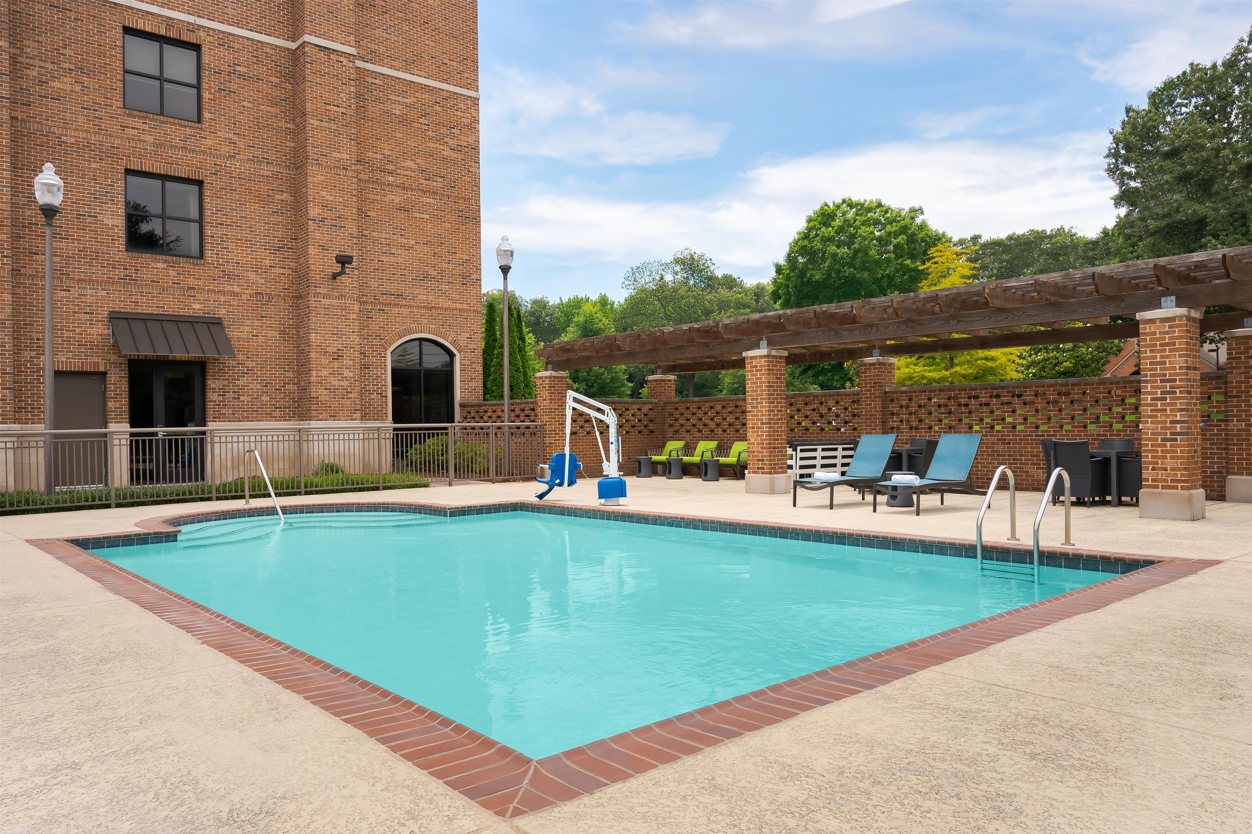 Pool | Hampton Inn & Suites Memphis Germantown